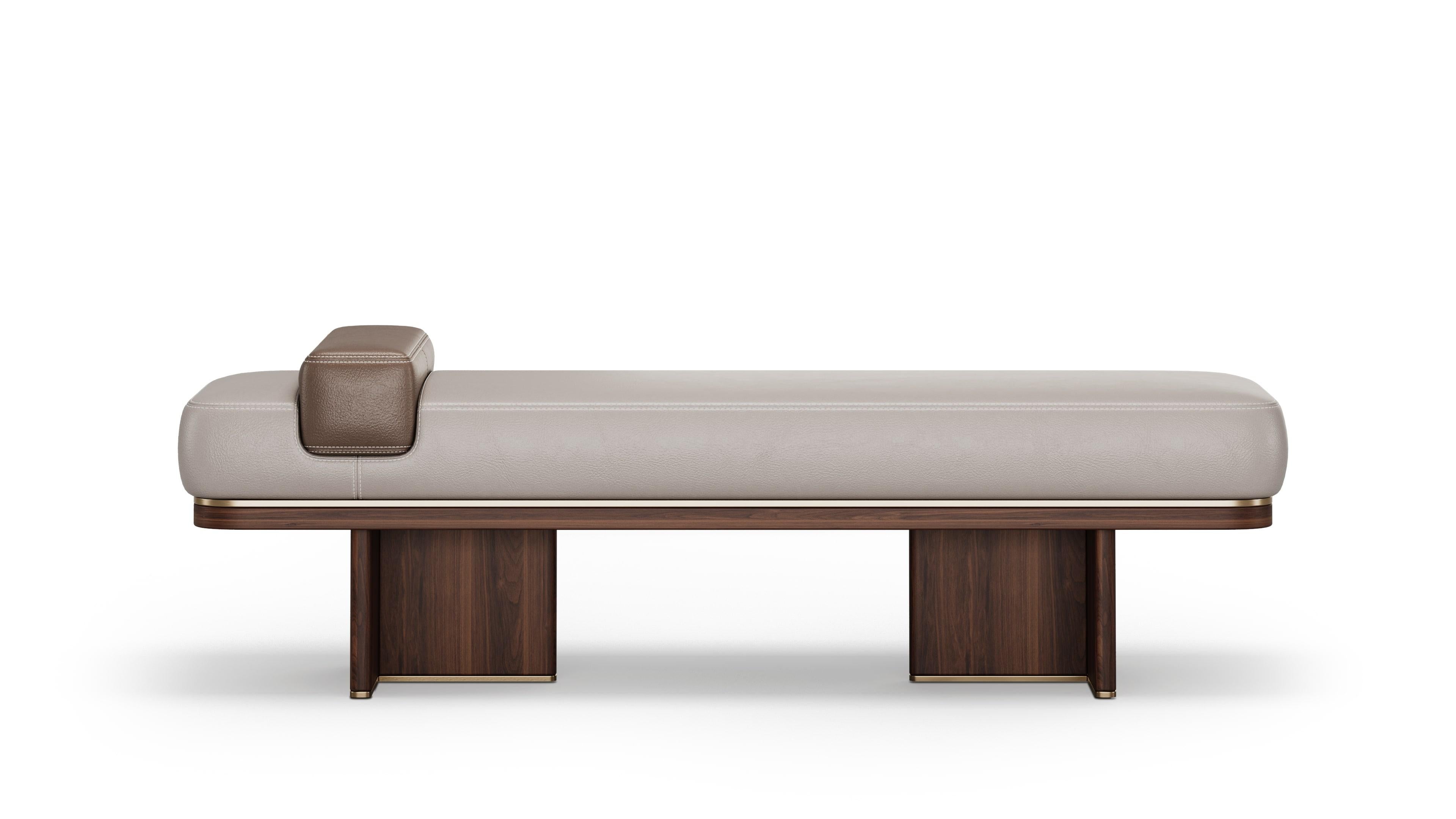 Mid-Century Modern Banc Aurora raffiné avec structure en bois By Elbra Home en vente