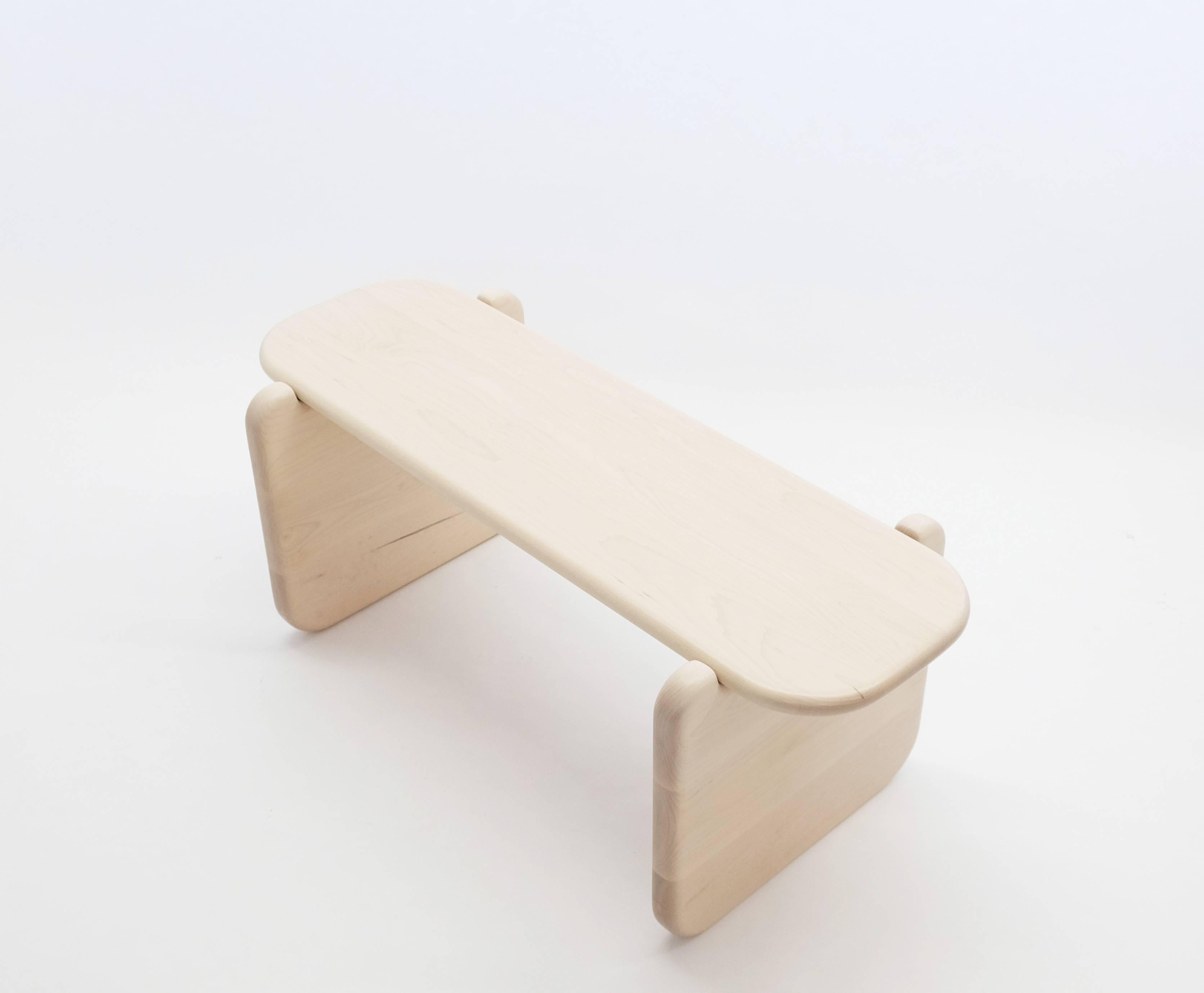 Érable Banc Bone XIII raffiné, sculpté à la main, signé par Loic Bard en vente