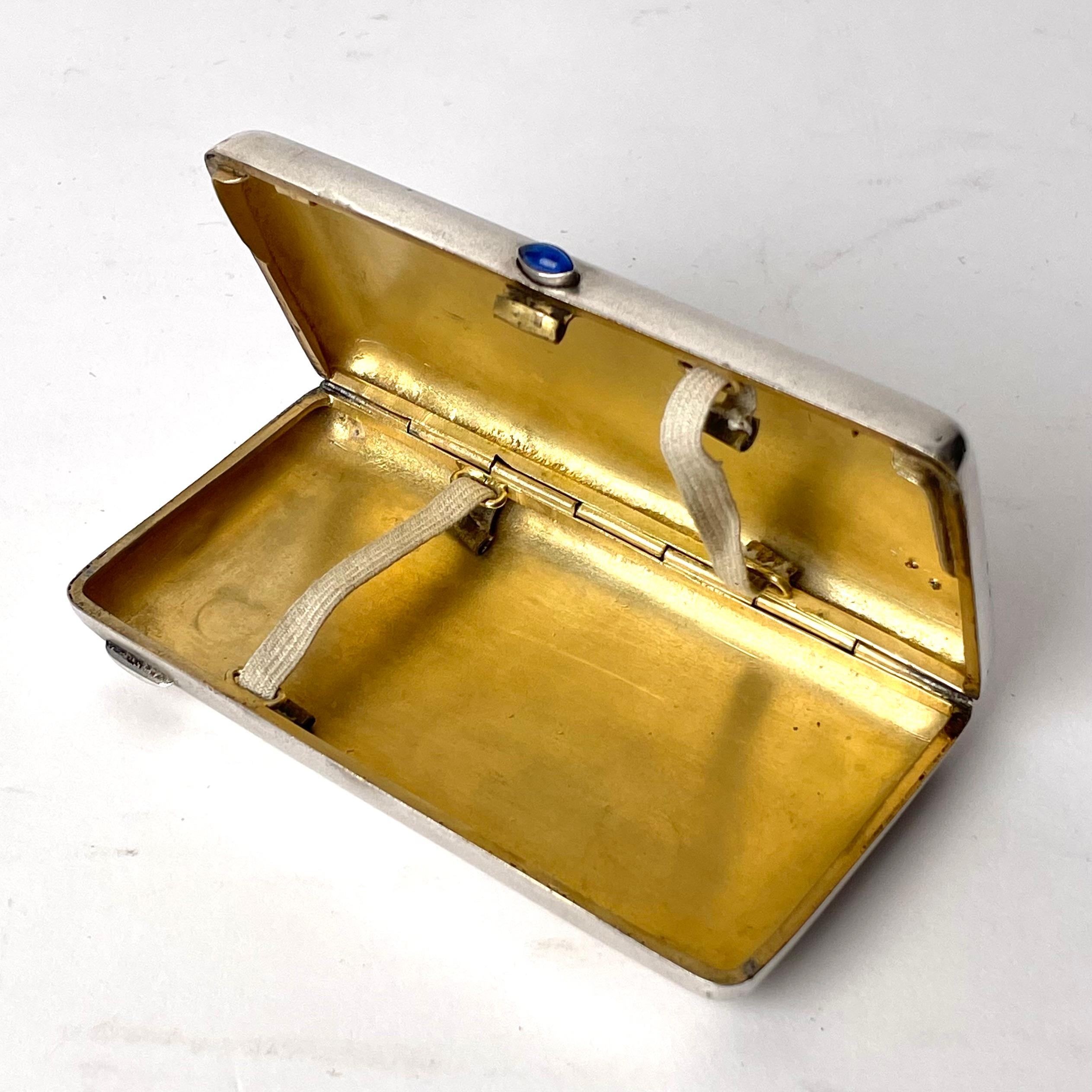 Refined Cigarette Etui in Silver, 1908-1926, Made in Moscow, Russia For Sale 3
