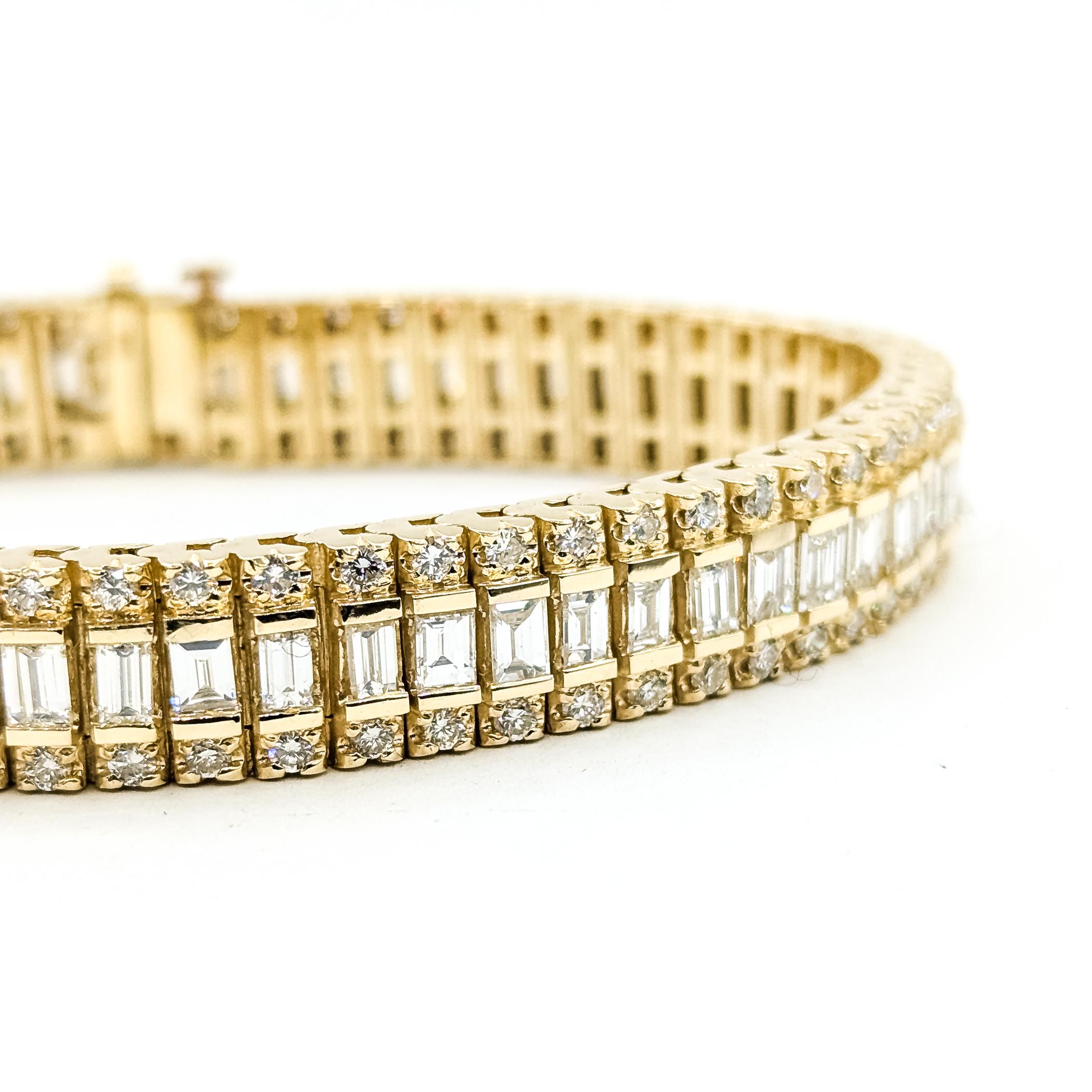 Pulsera Ferrocarril de Diamantes Refinados en Oro Amarillo de 14k Corte baguette en venta