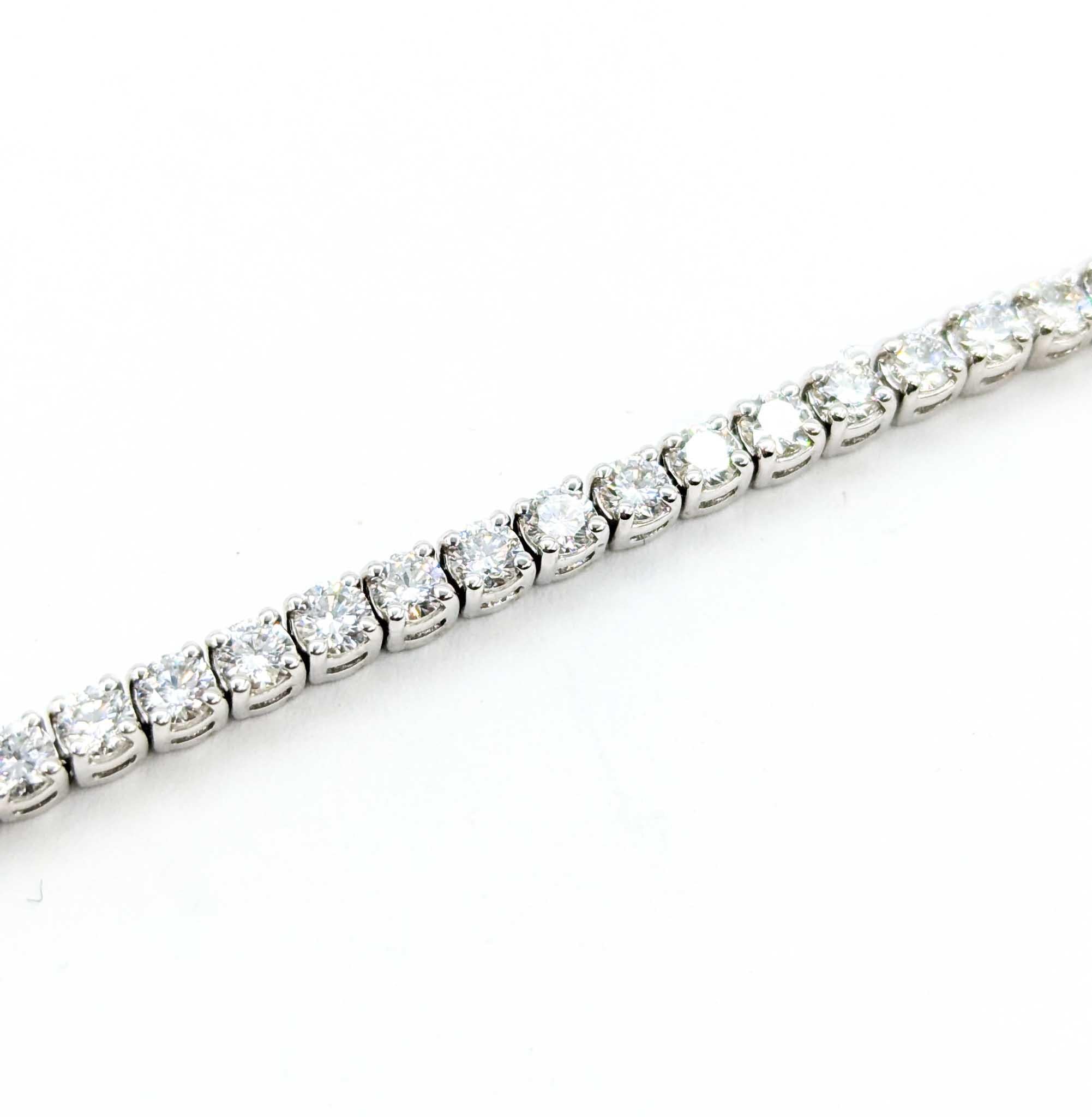 Pulsera de Tenis de Diamantes Refinados en Oro Blanco de 14k Contemporáneo en venta
