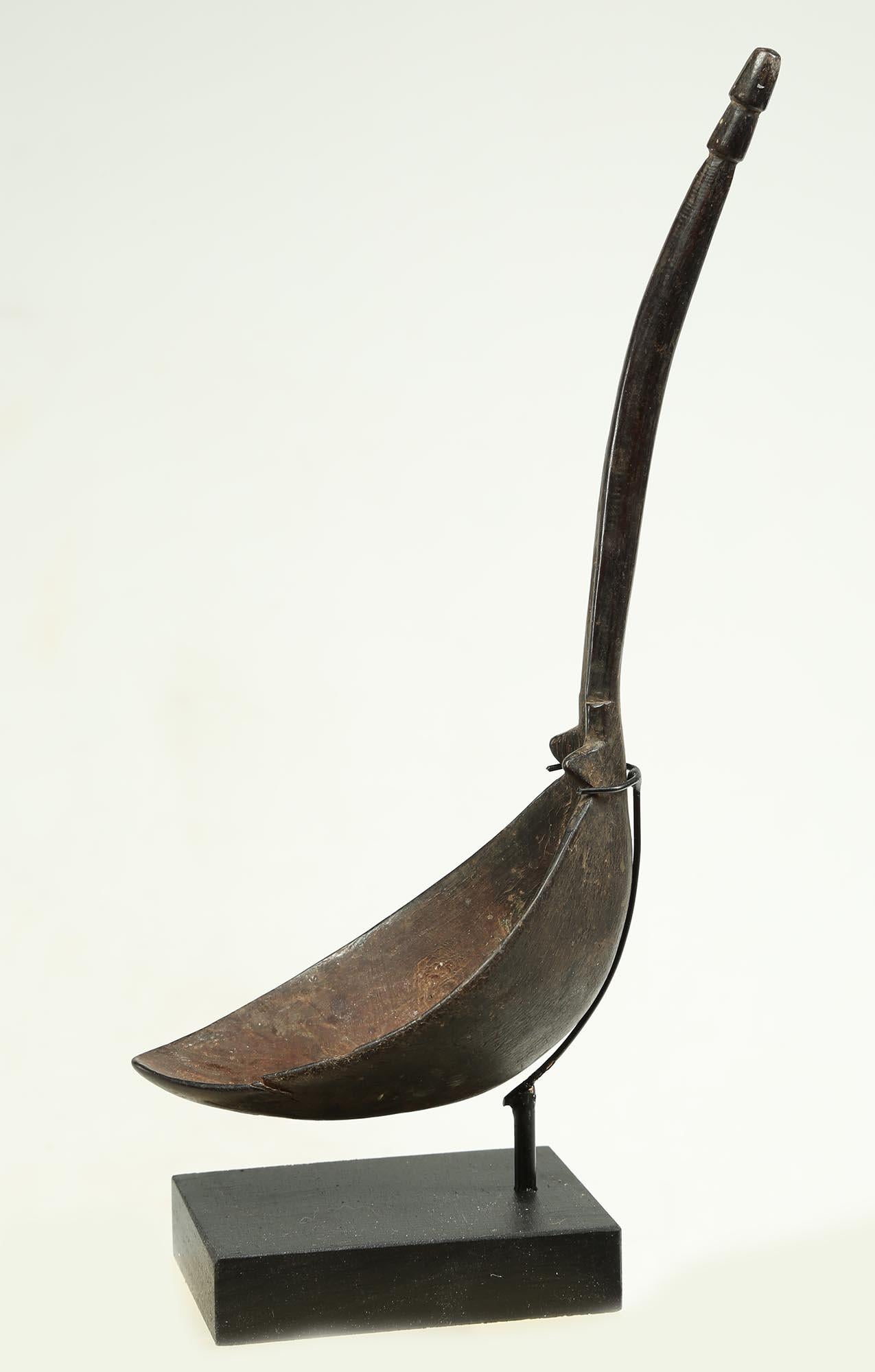Hand-Carved Refined Dinka Wood Spoon, South Sudan, Africa, Early 20th Century For Sale