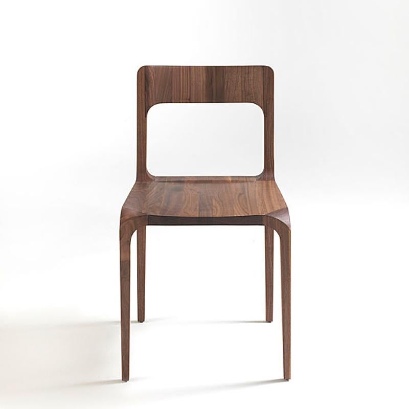 Chair refined dining in solid hand-carved walnut wood.
Treated with natural oil with natural pine extracts.
Also available in solid oak, cherry, maple or elm.