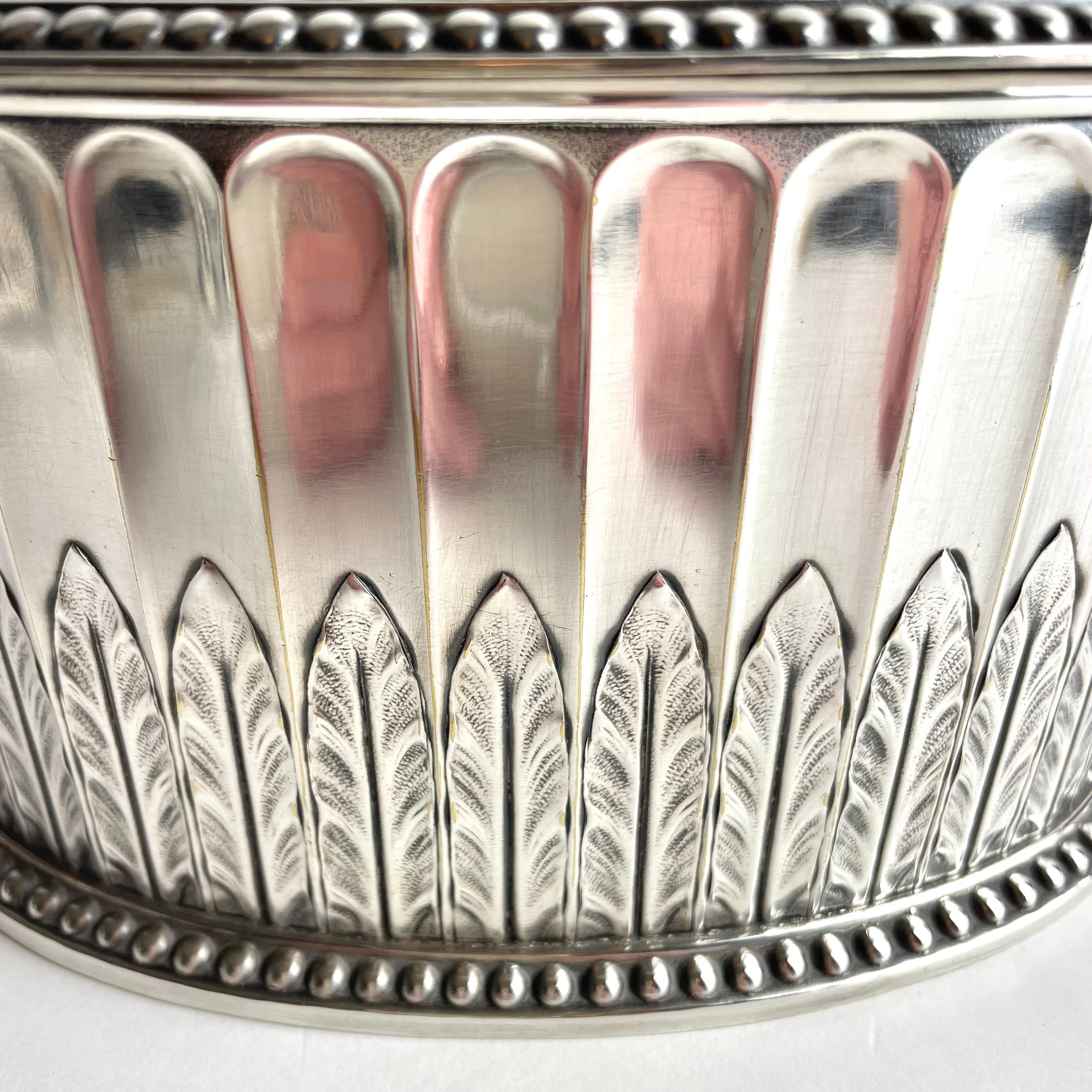 Boîte à biscuits en métal Gallia du début du 20e siècle par Christofle, France en vente 3