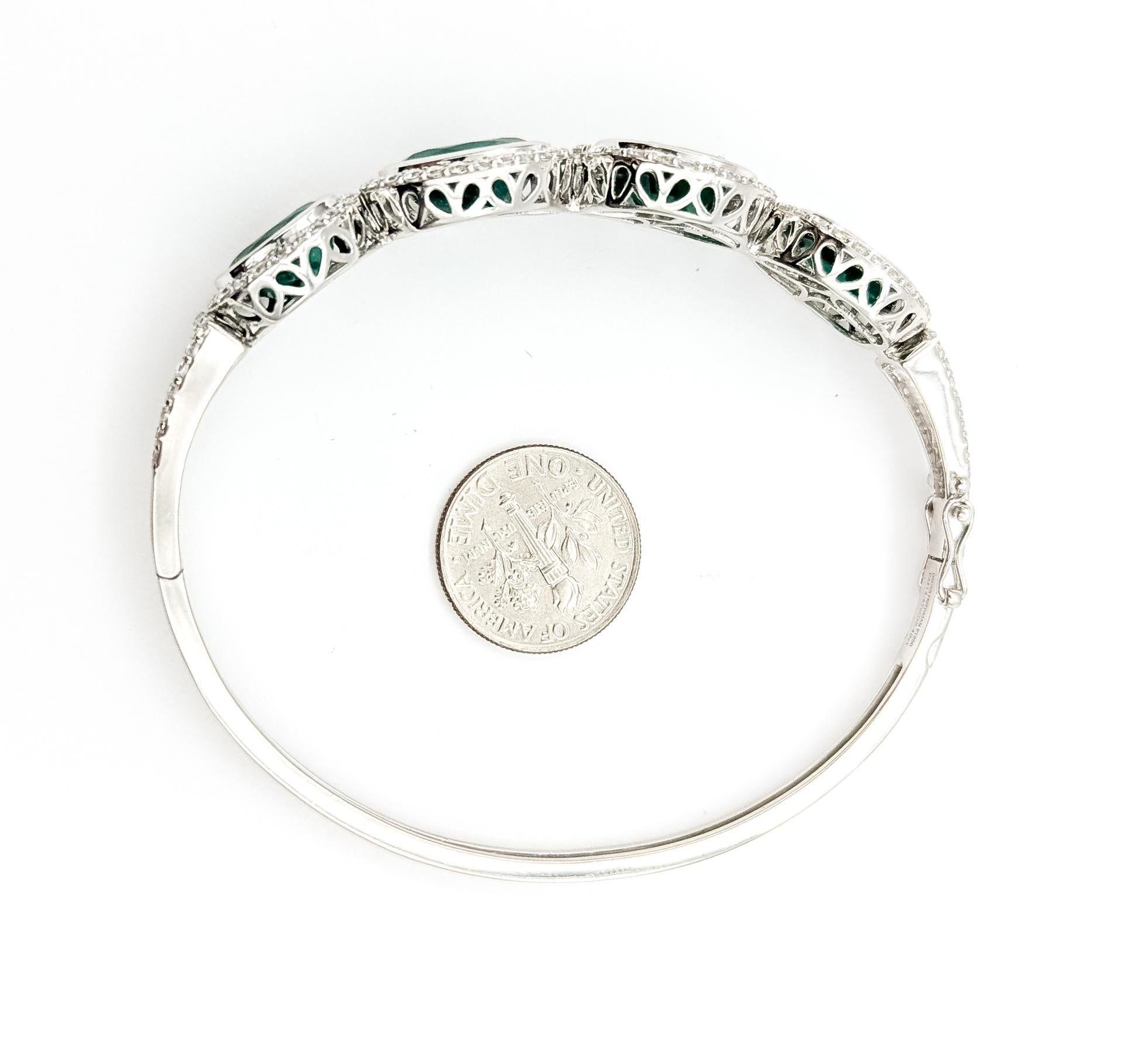 Bracelet à charnière en platine avec émeraudes et diamants en vente 4