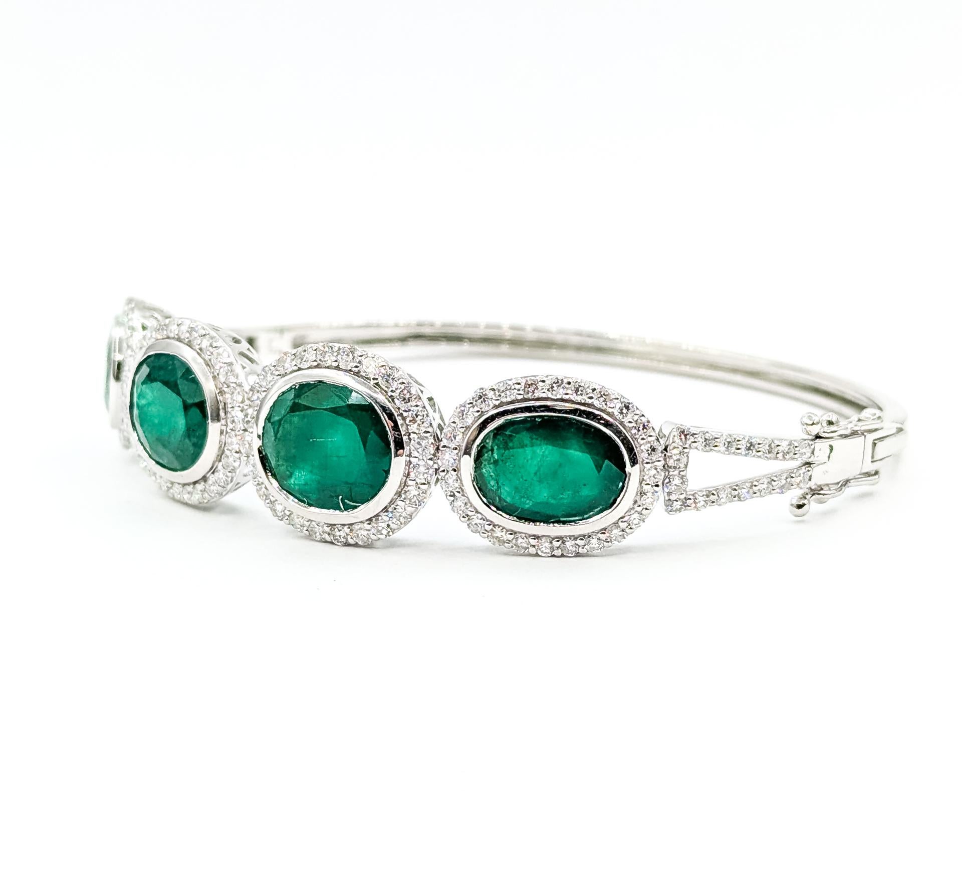 Bracelet à charnière en platine avec émeraudes et diamants Excellent état - En vente à Bloomington, MN