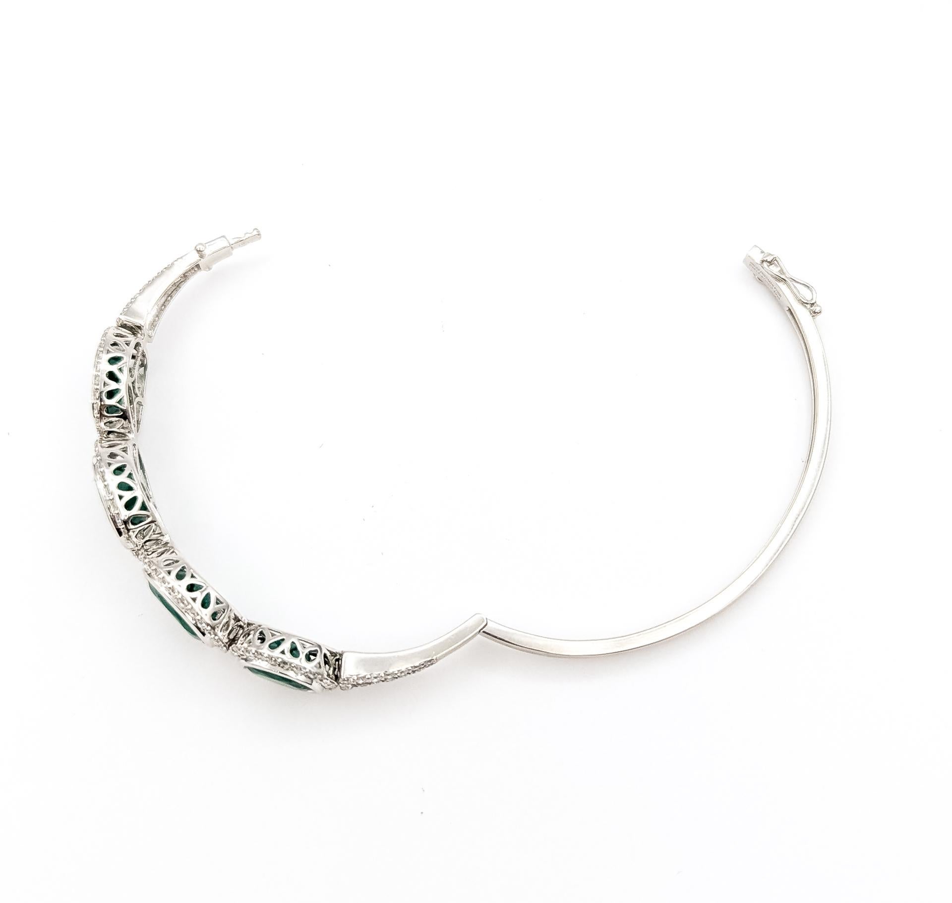 Bracelet à charnière en platine avec émeraudes et diamants en vente 1