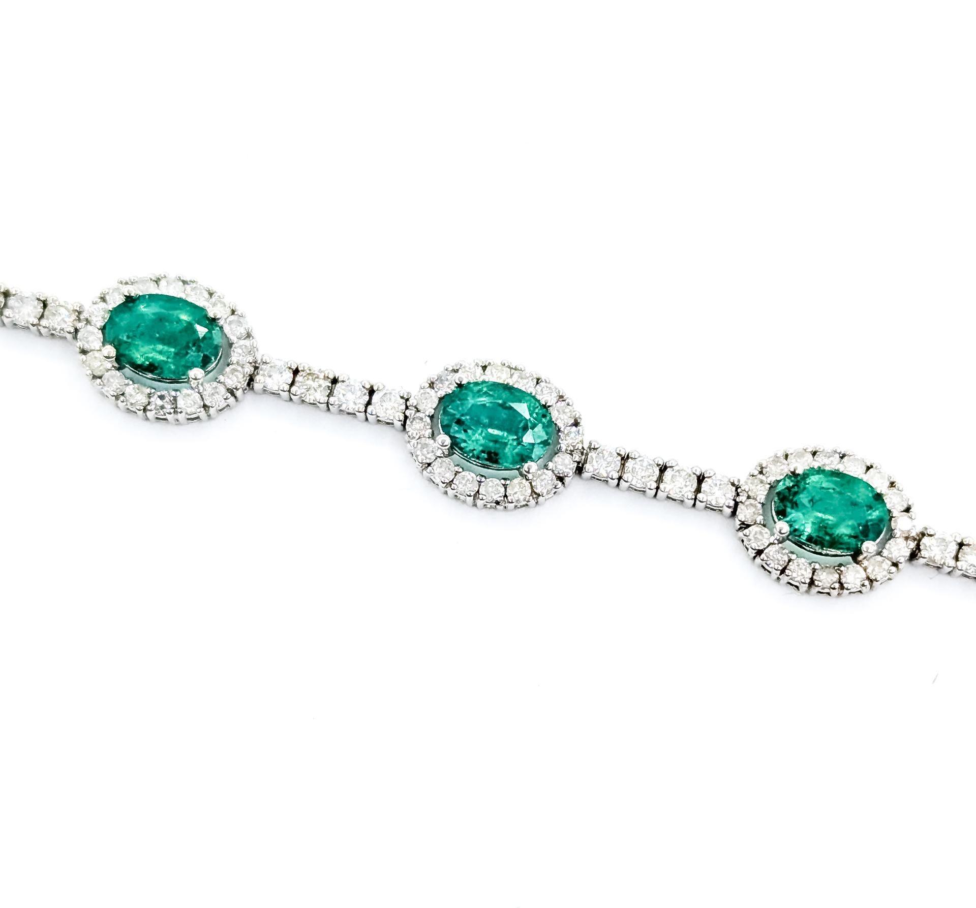 Pulsera refinada con aureola de esmeralda en oro blanco de 14 quilates en venta 2