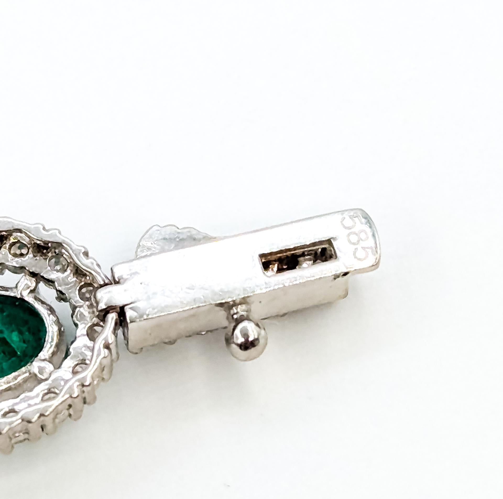 Pulsera refinada con aureola de esmeralda en oro blanco de 14 quilates en venta 3