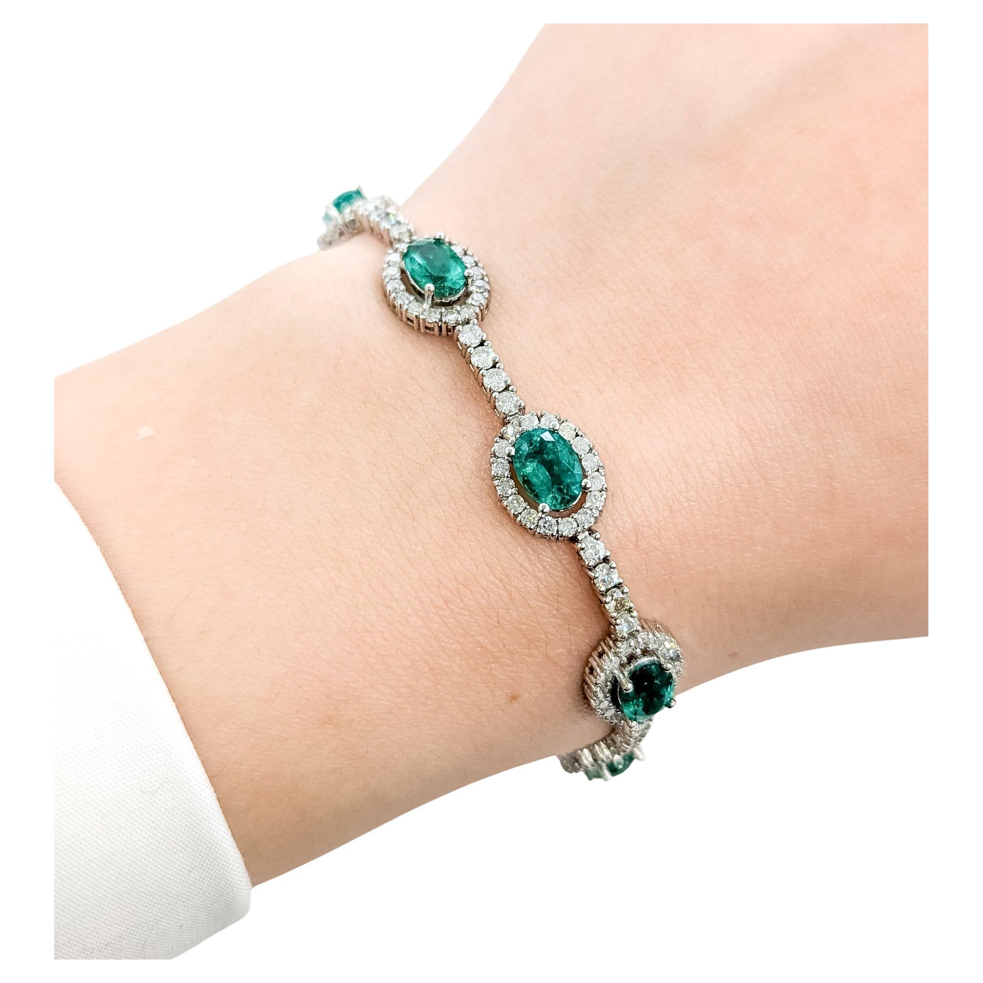 Bracelet en or blanc 14k avec halo d
émeraude raffiné