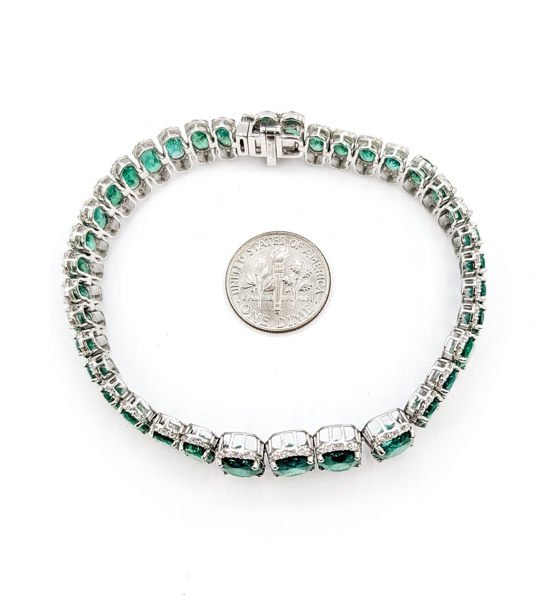 Bracelet à maillons ovales en platine avec émeraude raffinée en vente 5