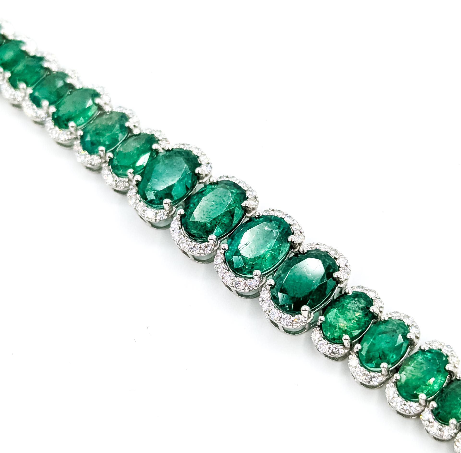 Bracelet à maillons ovales en platine avec émeraude raffinée Excellent état - En vente à Bloomington, MN