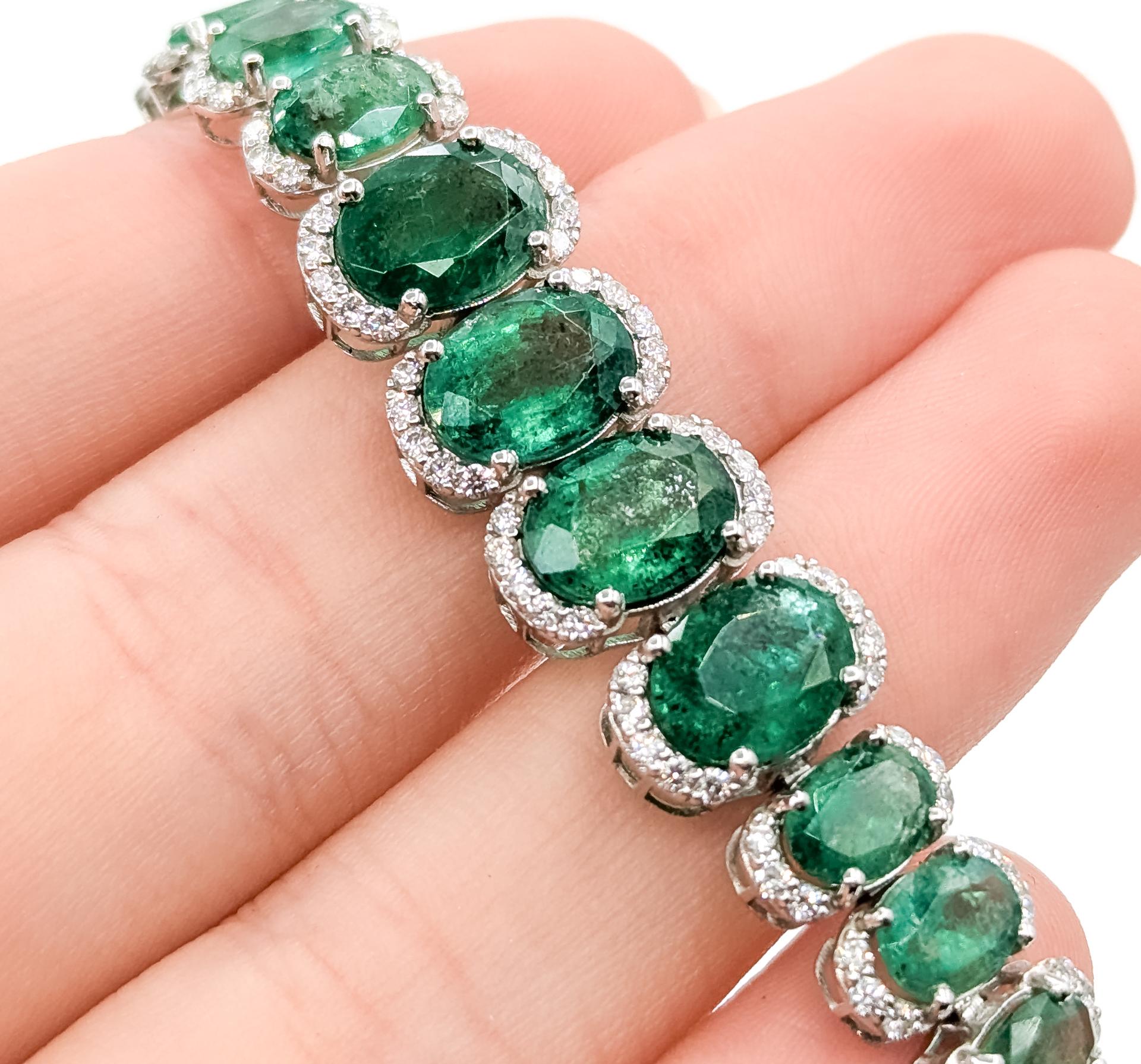 Bracelet à maillons ovales en platine avec émeraude raffinée Pour femmes en vente