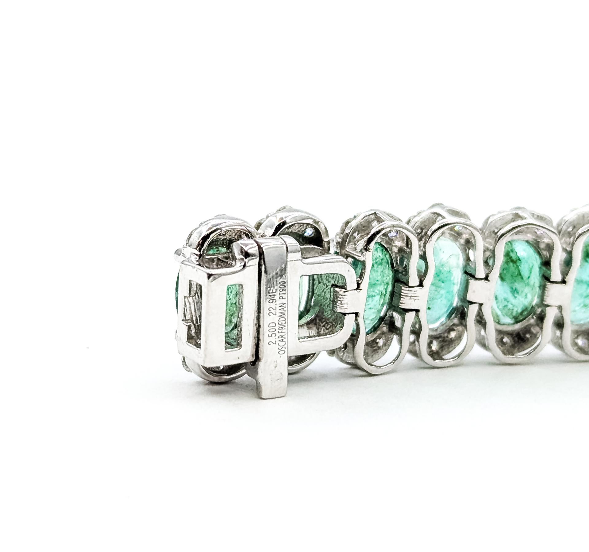 Bracelet à maillons ovales en platine avec émeraude raffinée en vente 2