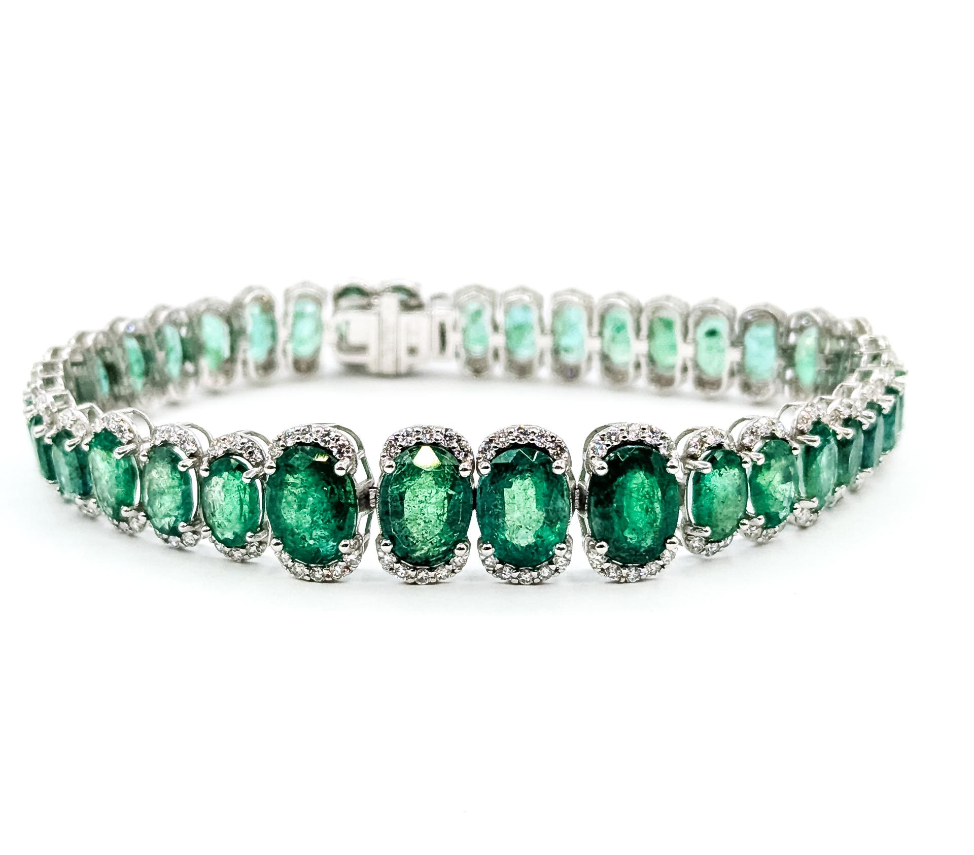 Bracelet à maillons ovales en platine avec émeraude raffinée en vente 3