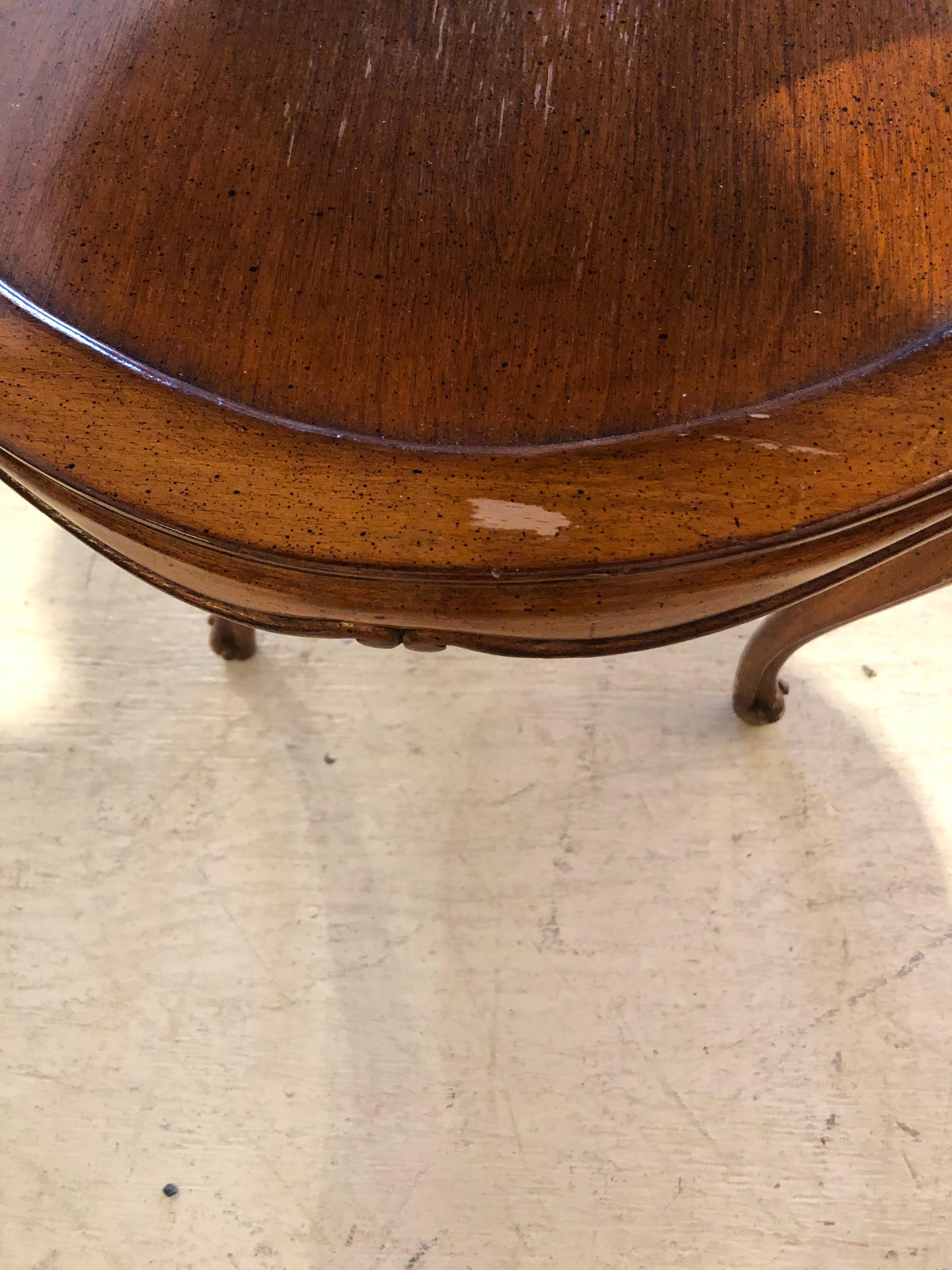 Refined French Provincial Style Marble Inset Two-Tier Fruitwood Oval Side Table In Good Condition For Sale In Hopewell, NJ