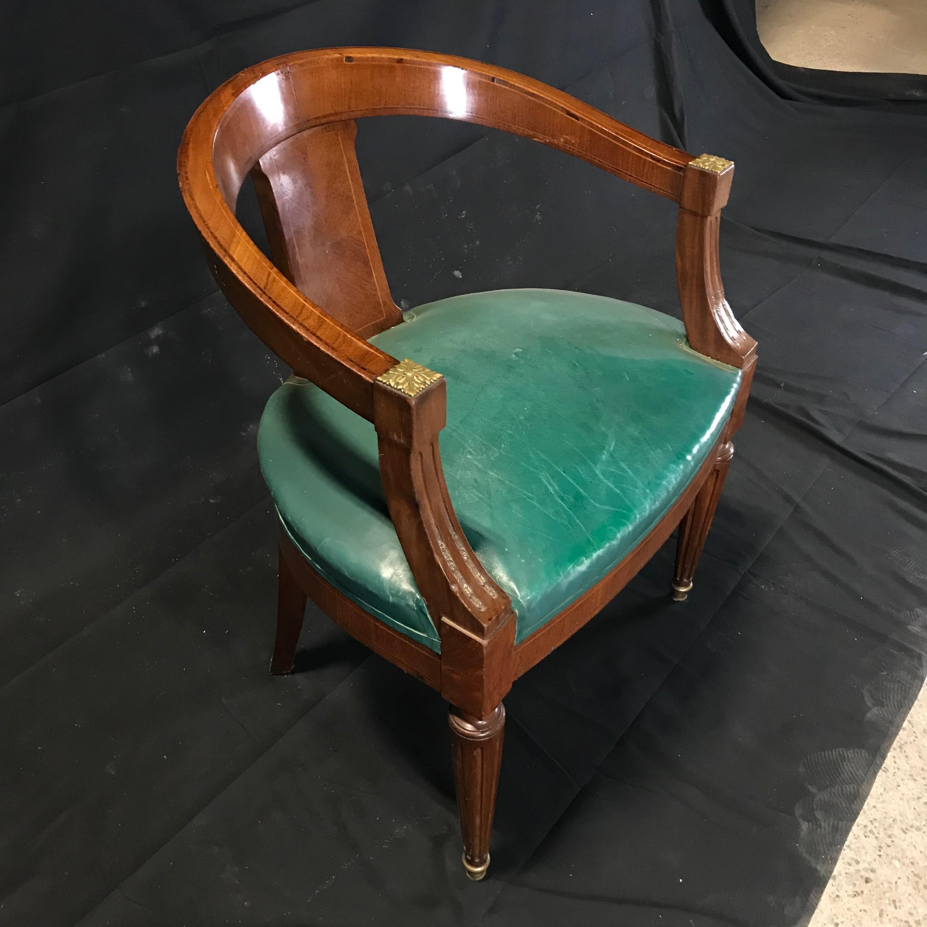 Refined French Walnut Louis XVI Leather Desk or Boudoir Chair In Good Condition In Hopewell, NJ