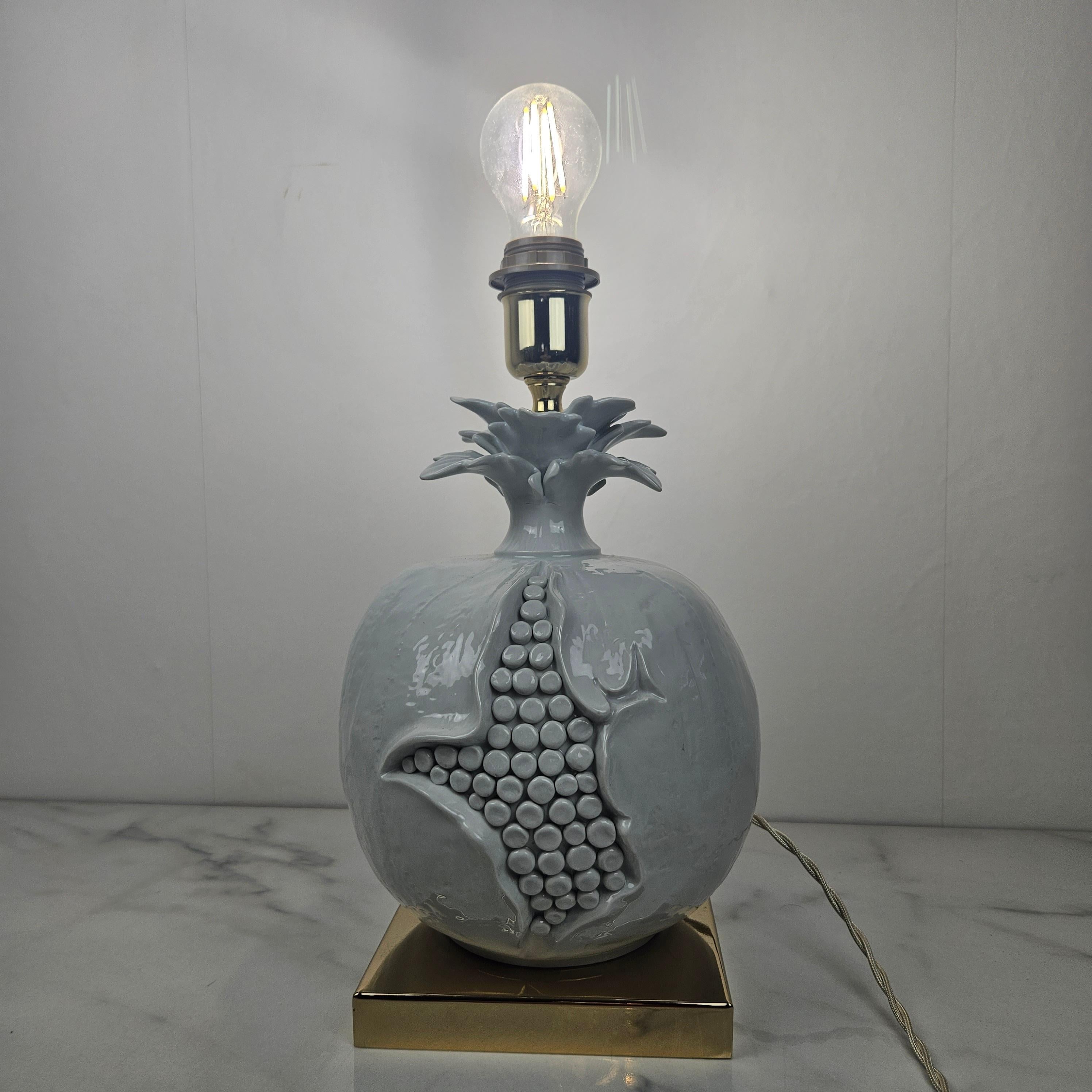 Refined Italian Sculptural Ceramic Table Lamp on Gilt Base — Early 1970s For Sale 3