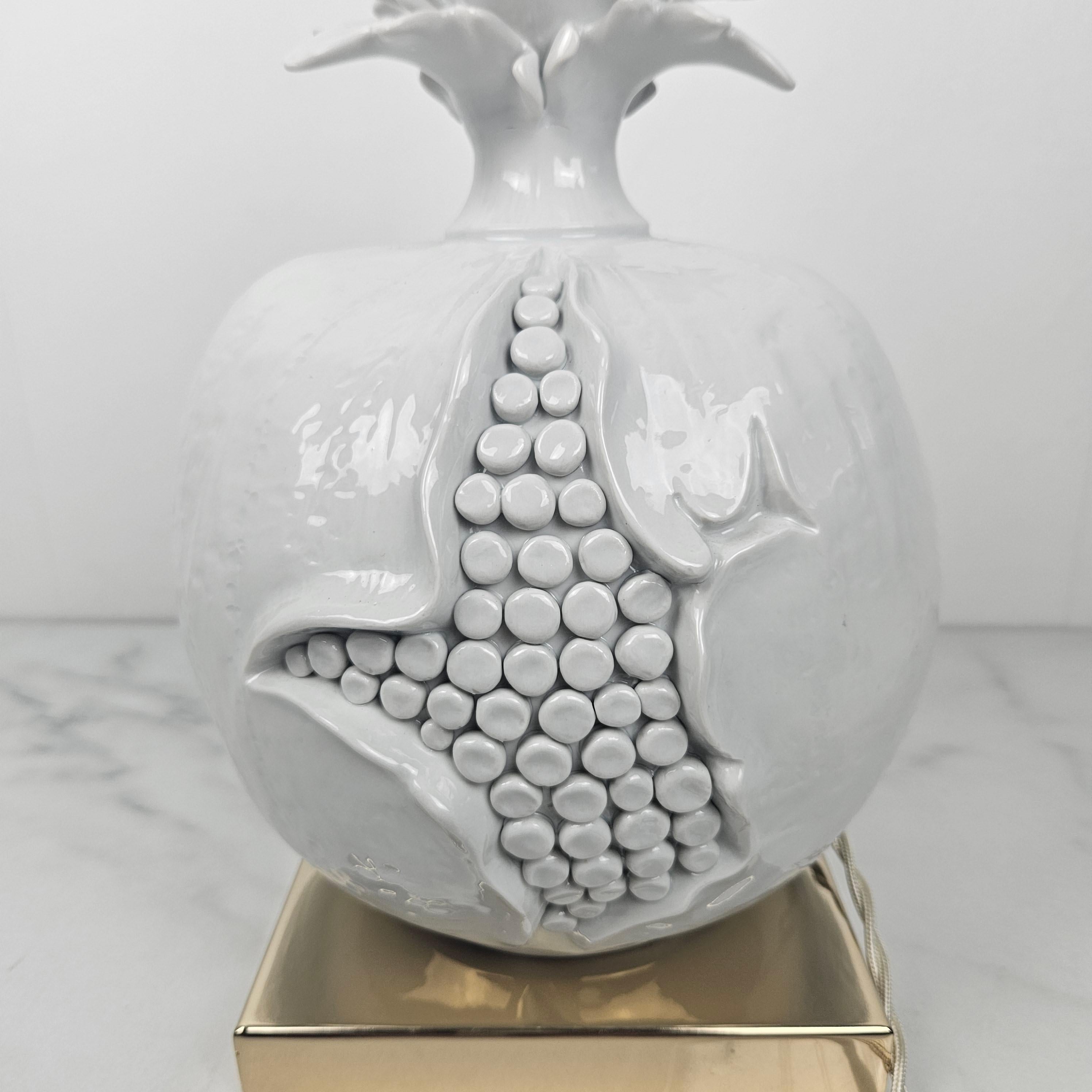 Refined Italian Sculptural Ceramic Table Lamp on Gilt Base — Early 1970s For Sale 4