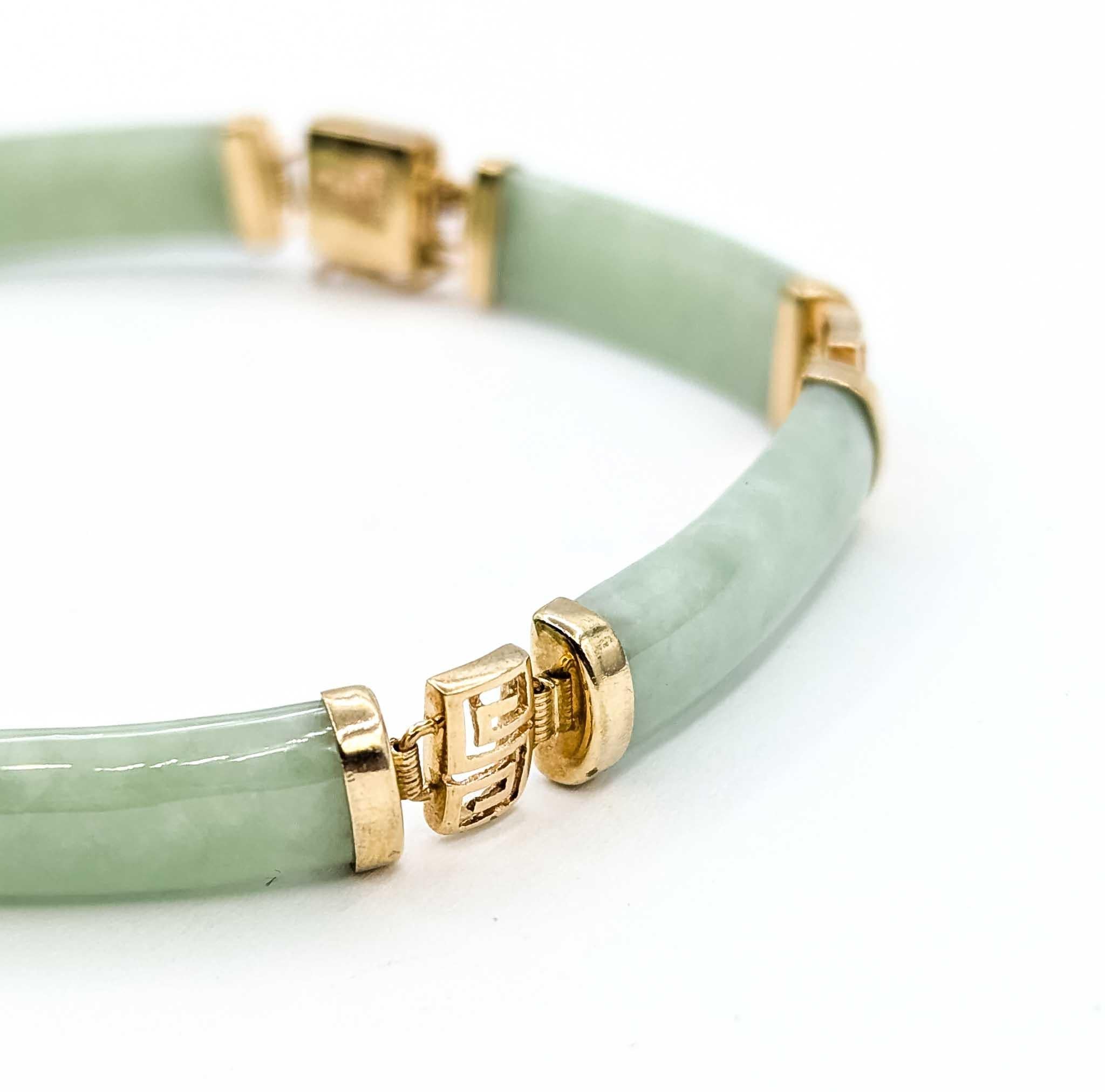 Contemporain Bracelet à maillons en or jaune 14k et jade raffiné en vente