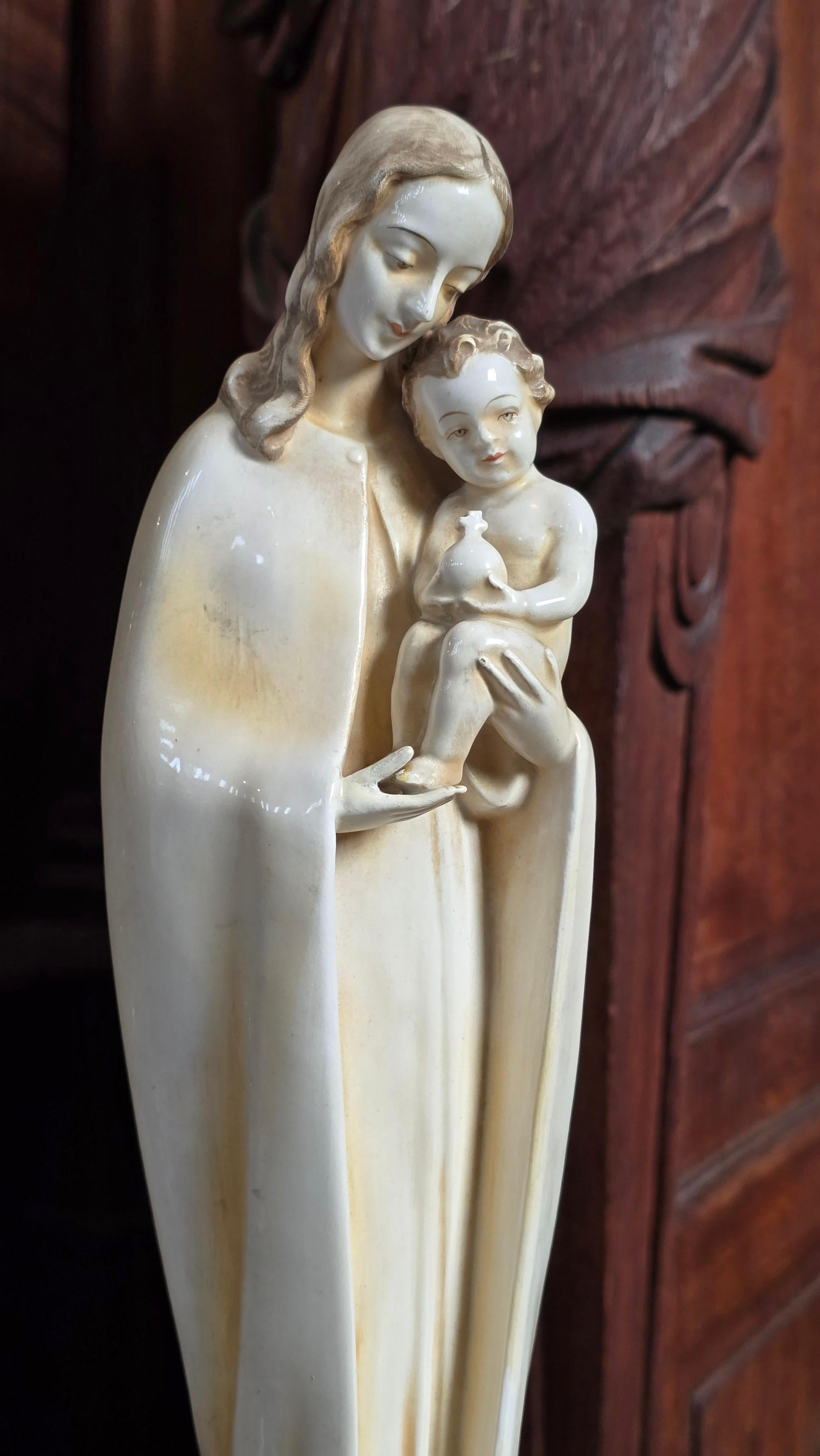 Refined Madonna and Child Statue – c. 1950 – West Germany – Signed HM im Angebot 4