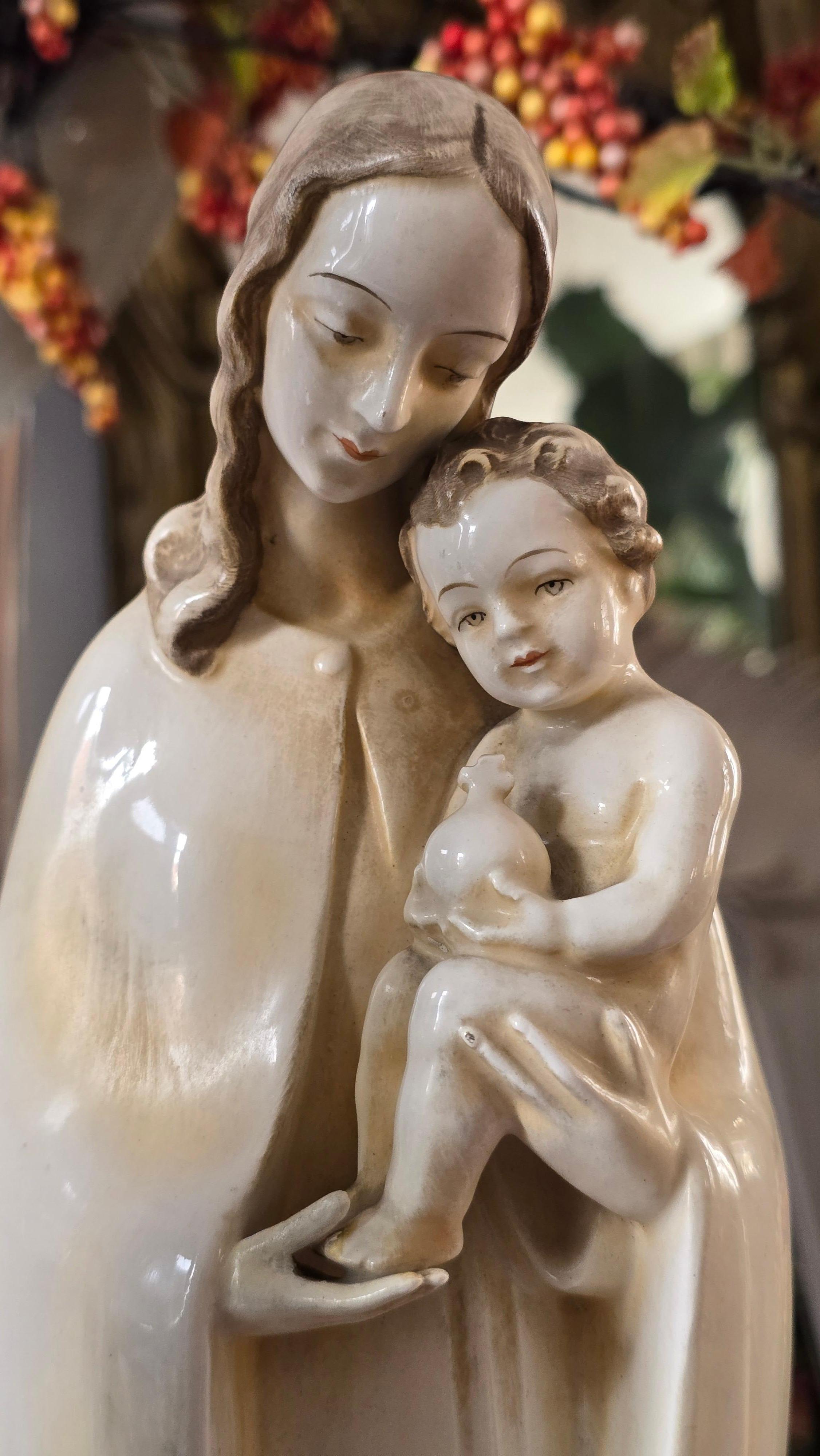 Refined Madonna and Child Statue – c. 1950 – West Germany – Signed HM im Angebot 6