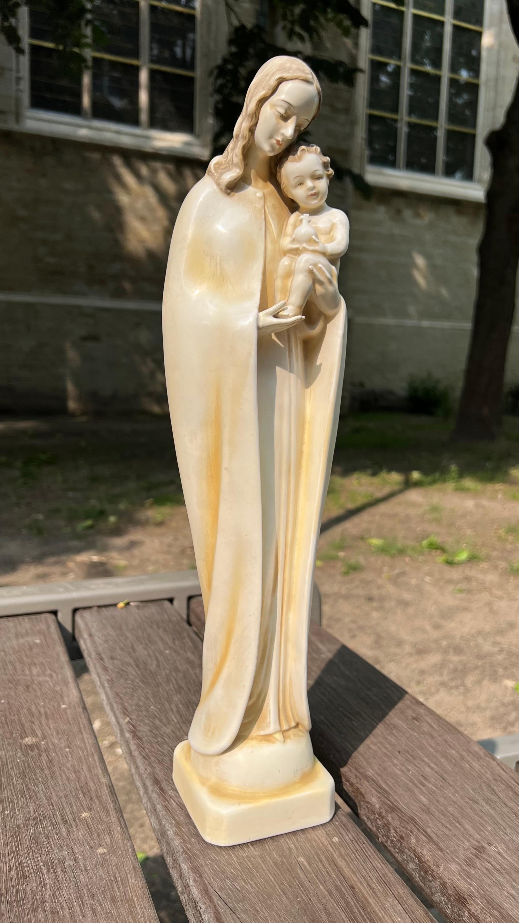 Refined Madonna and Child Statue – c. 1950 – West Germany – Signed HM

An exquisite mid-century ceramic statue depicting the Virgin Mary and the Christ Child, likely crafted in West Germany around the 1950s. The underside bears the imprint HM 2/III,
