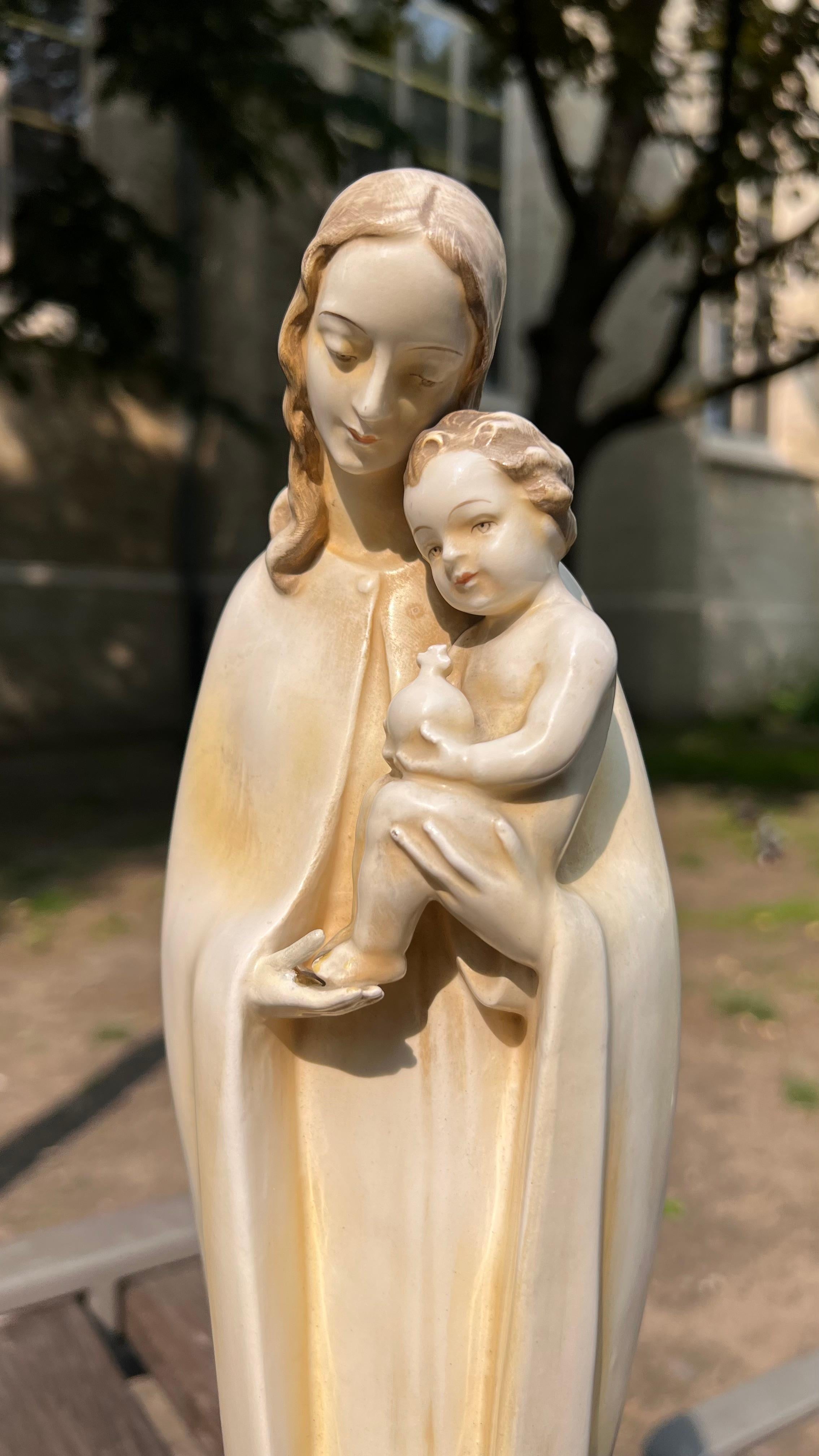 Refined Madonna and Child Statue – c. 1950 – West Germany – Signed HM (Deutsch) im Angebot