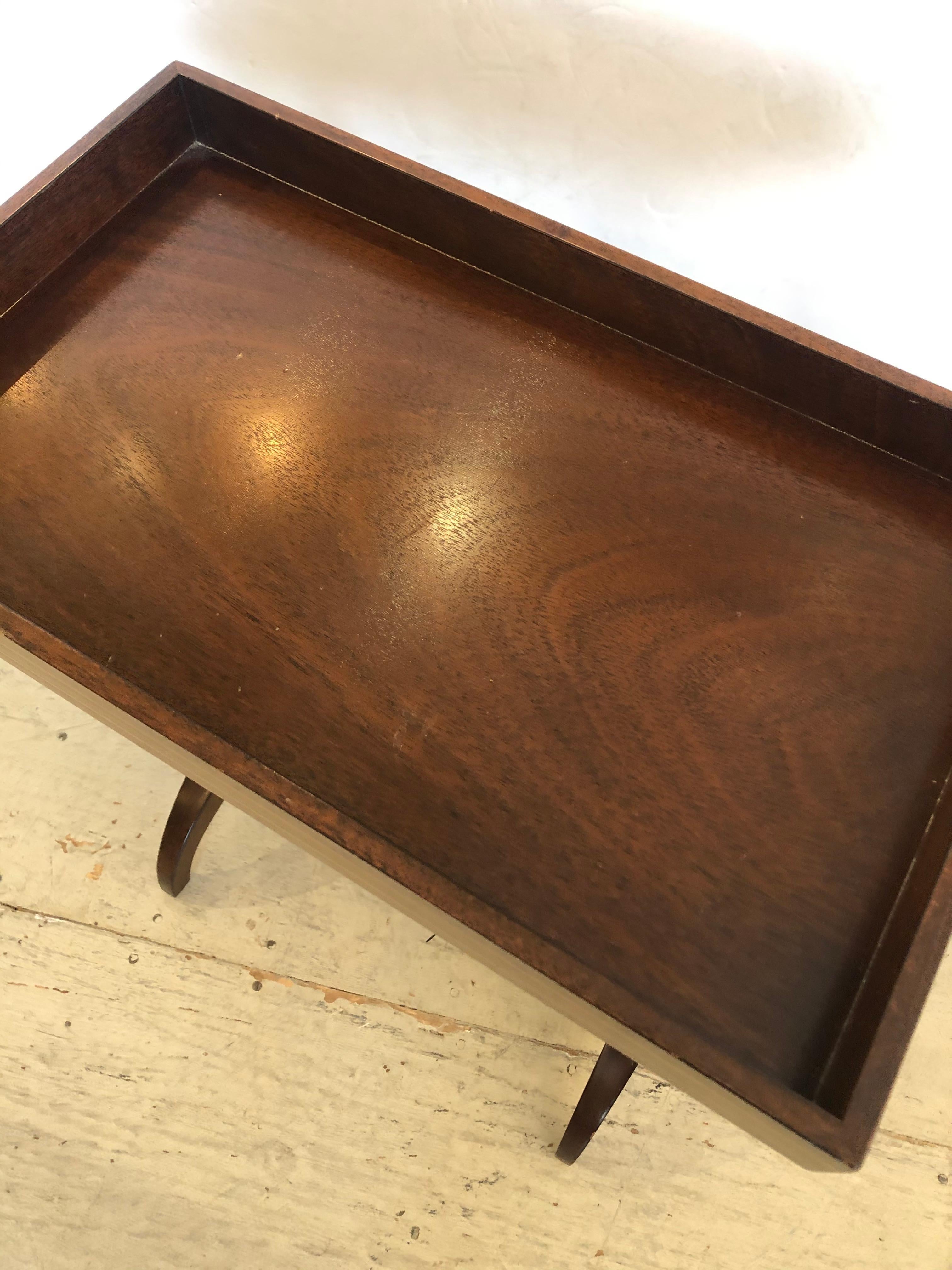 Refined Mahogany Rectangular Small End Table with Banded Inlay For Sale 2