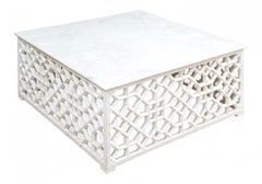 Table de cocktail raffinée avec décoration en nid d'abeille percée