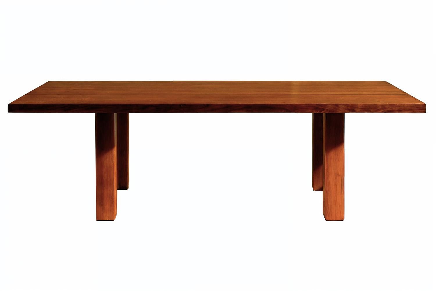 Portugais Table de salle à manger moderniste raffinée en wengé foncé Presente en vente