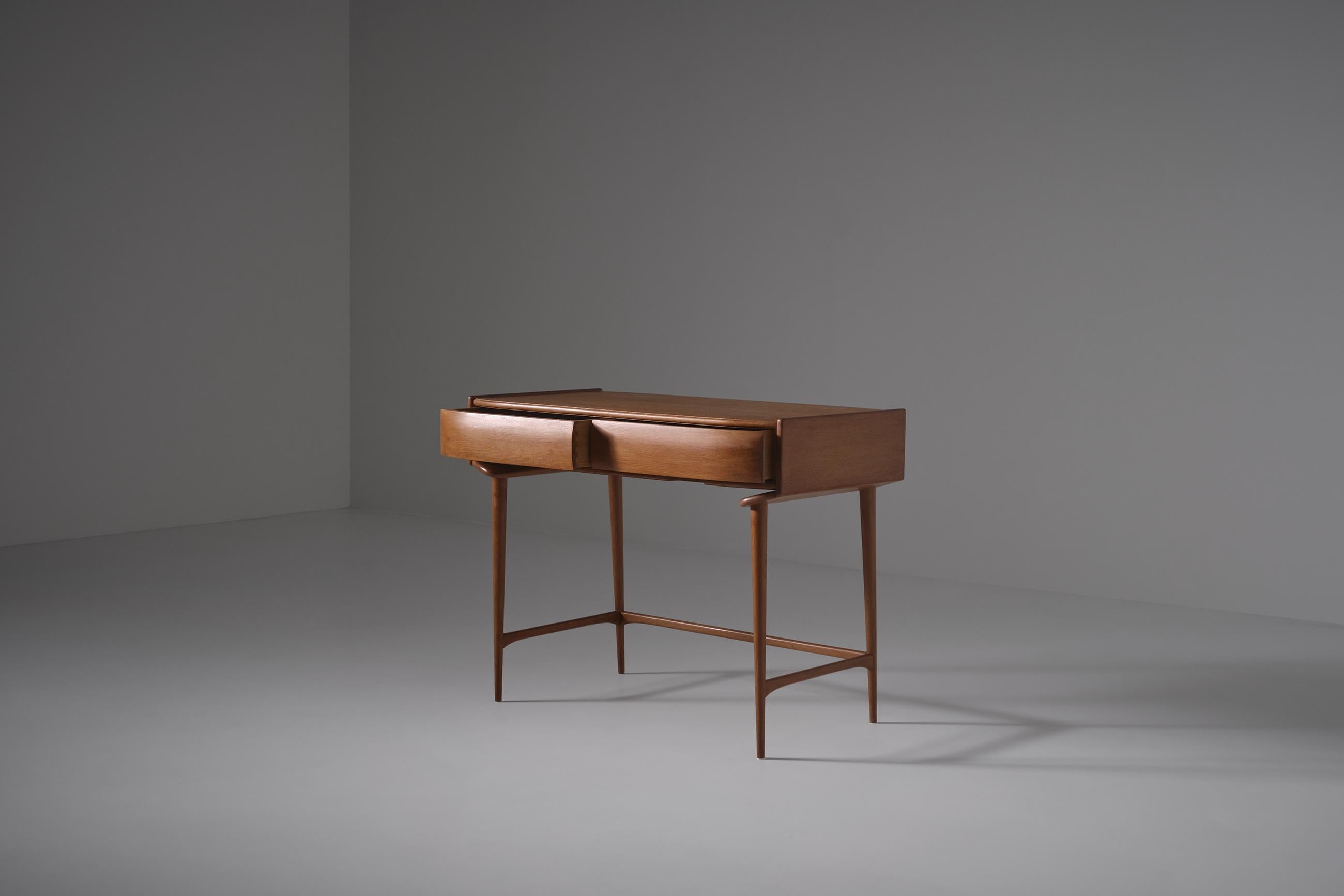 Refined Oak Desk, 1960s 1