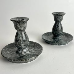 Paire de chandeliers raffinés en marbre, Swedish Grace, Suède vers 1920