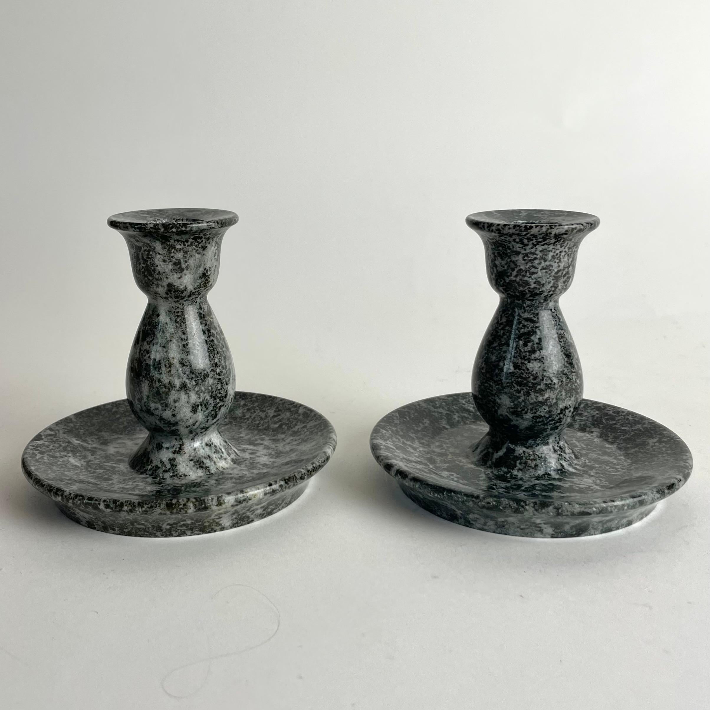 Art Déco Raffinata coppia di candelabri in marmo, Swedish Grace, Svezia, 1920 ca. in vendita