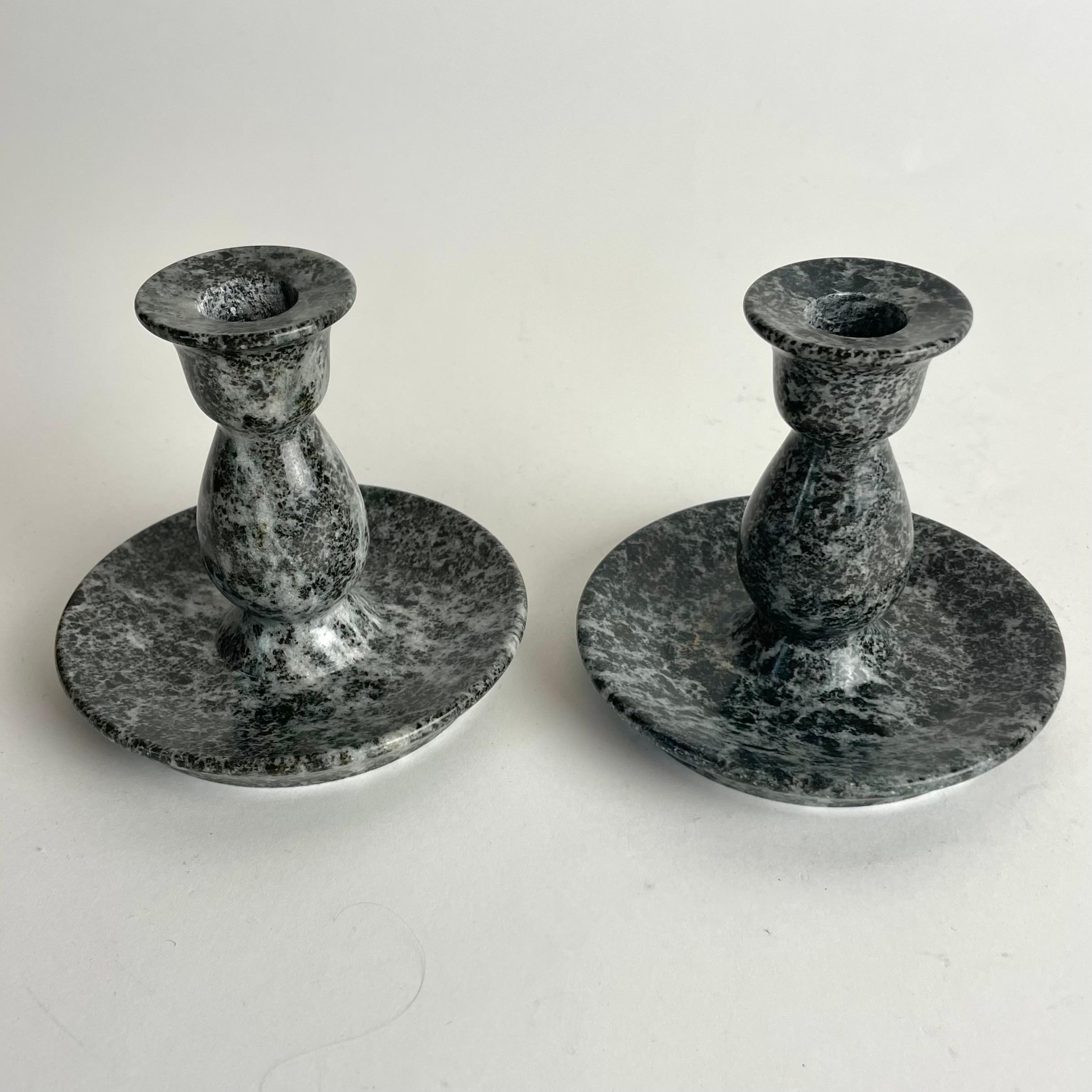 Svedese Raffinata coppia di candelabri in marmo, Swedish Grace, Svezia, 1920 ca. in vendita