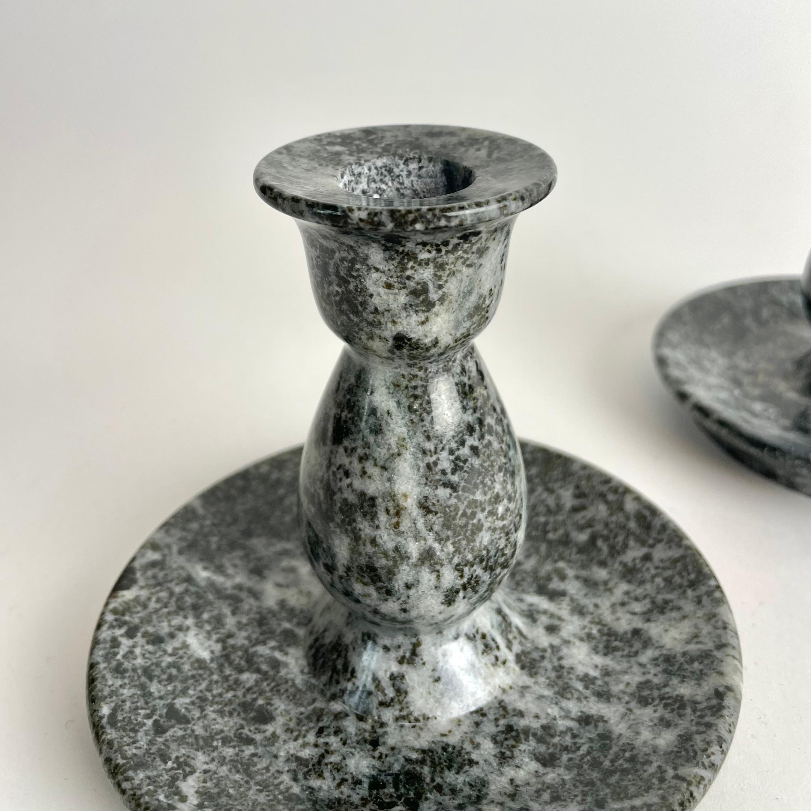 Inizio XX secolo Raffinata coppia di candelabri in marmo, Swedish Grace, Svezia, 1920 ca. in vendita