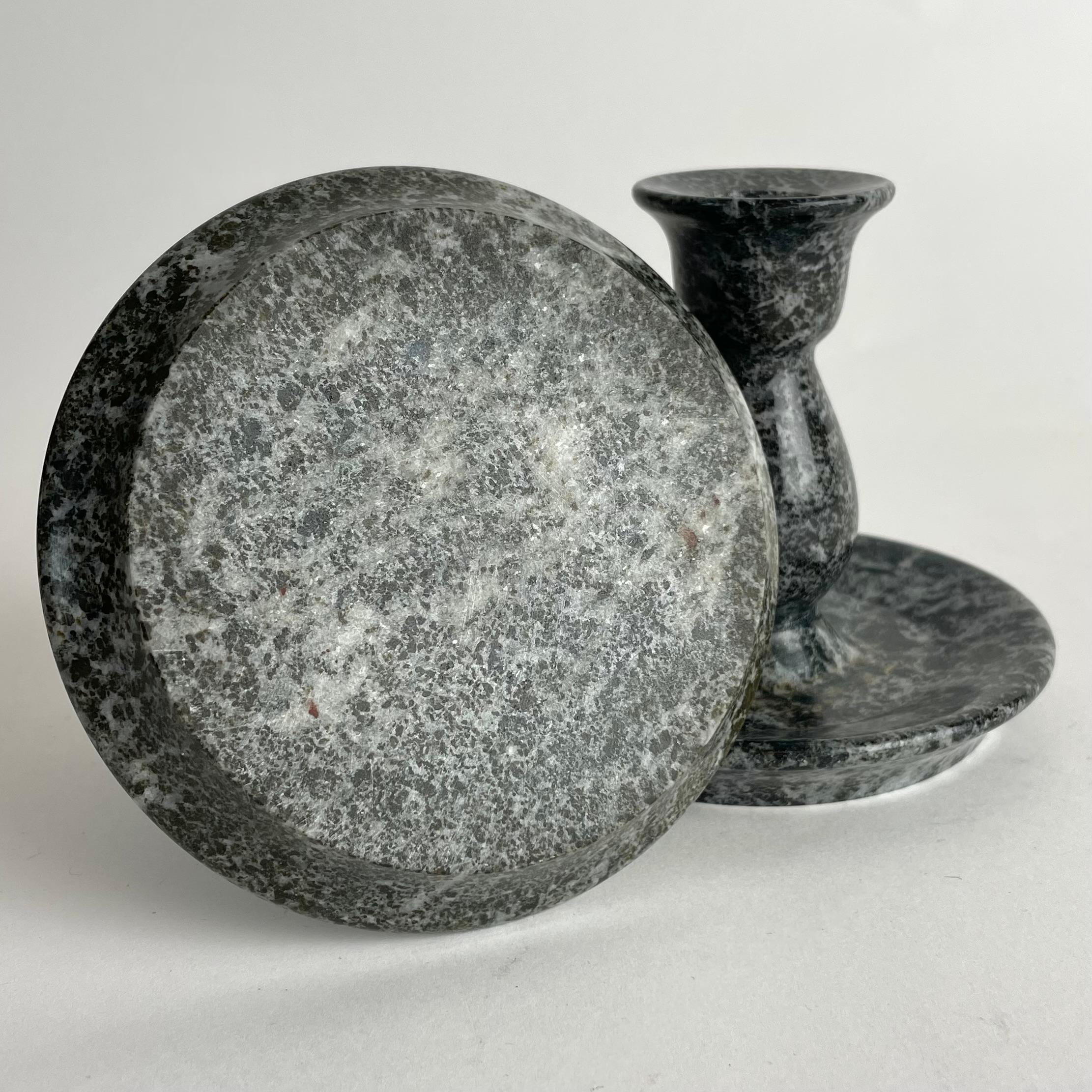 Raffinata coppia di candelabri in marmo, Swedish Grace, Svezia, 1920 ca. in vendita 2