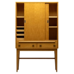 Refined Pander Cabinet
