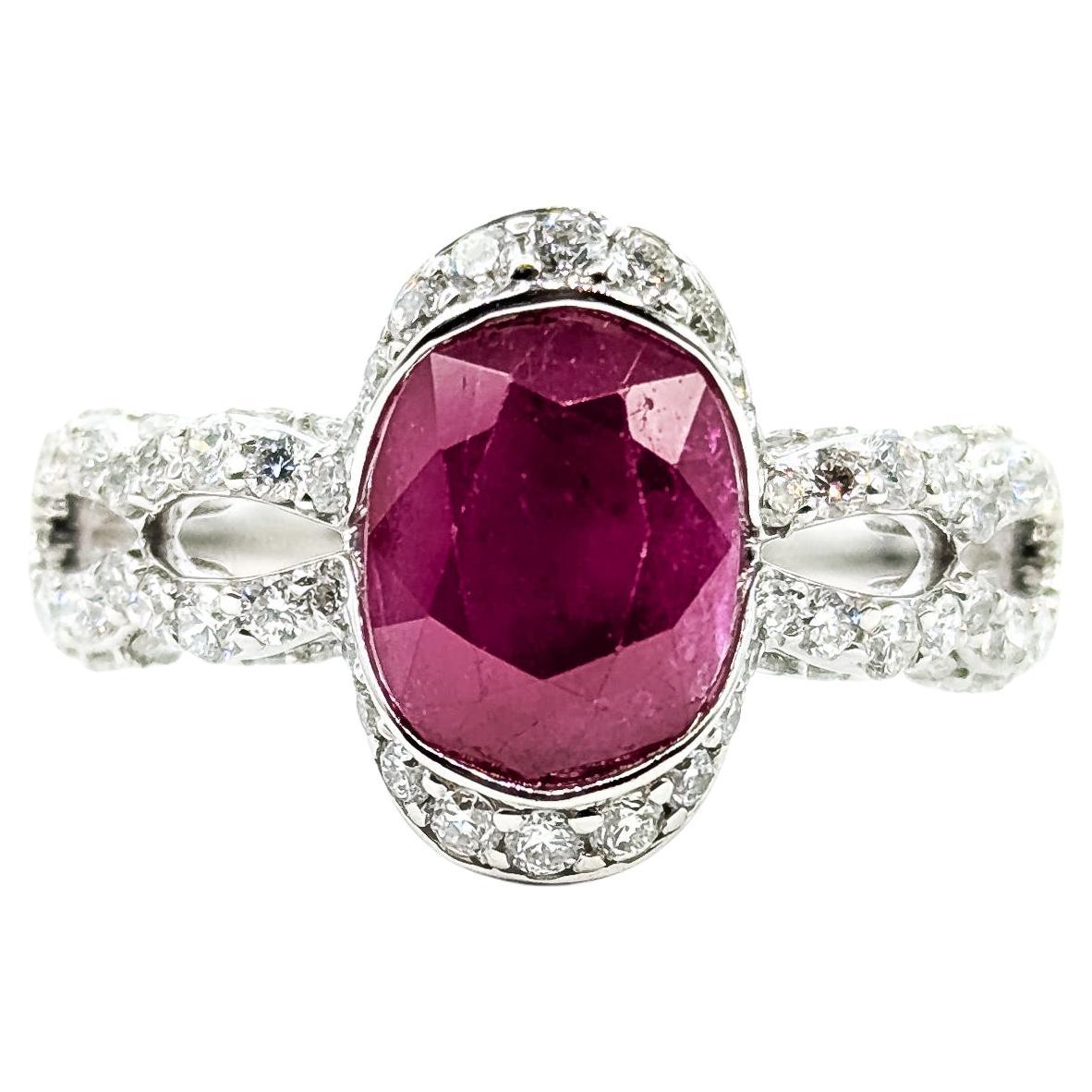 Raffinato anello con rubino e diamante a gambo diviso in platino in vendita