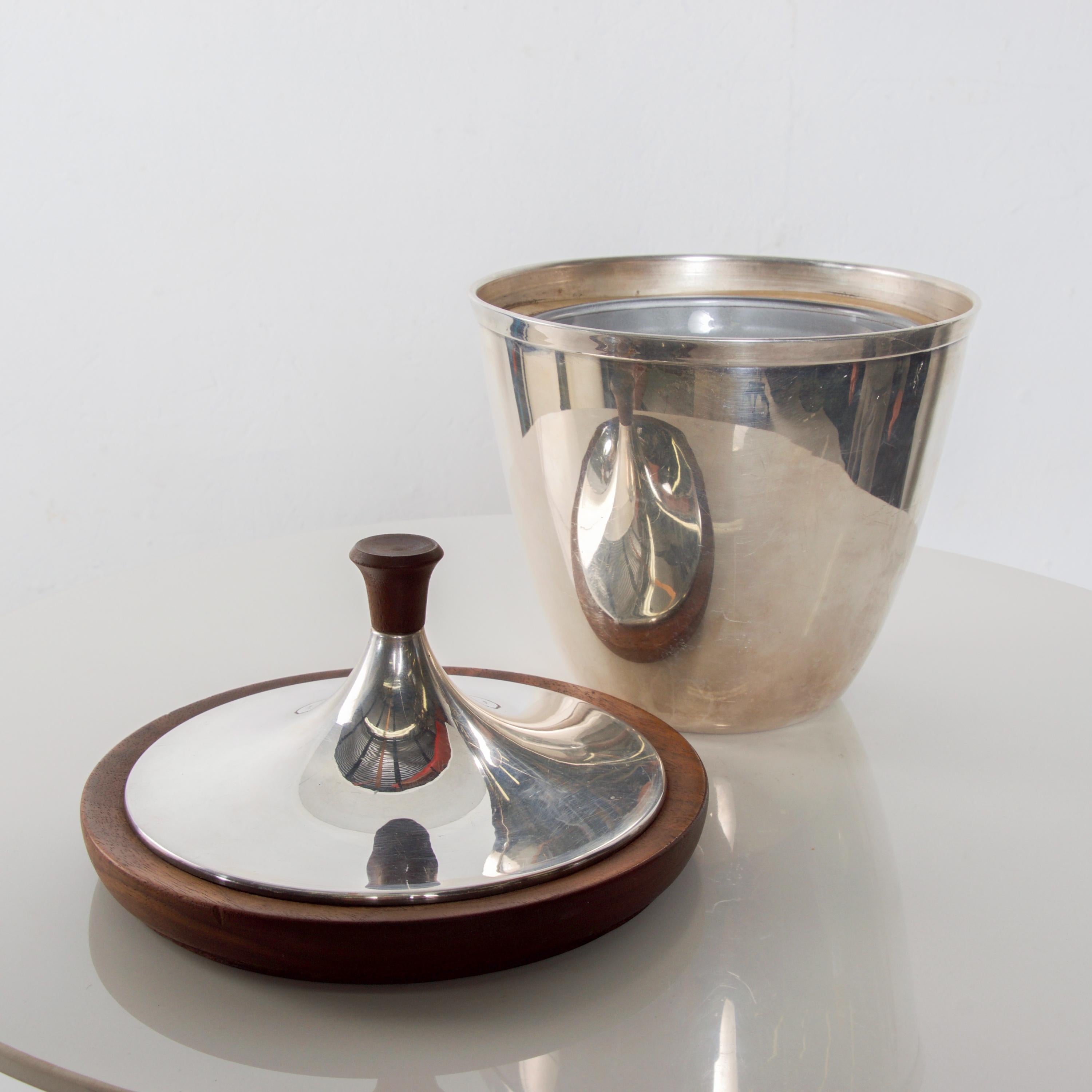 Refined Silver Ice Bucket Modern Walnut Wood Trim by International, 1960s In Good Condition In Chula Vista, CA
