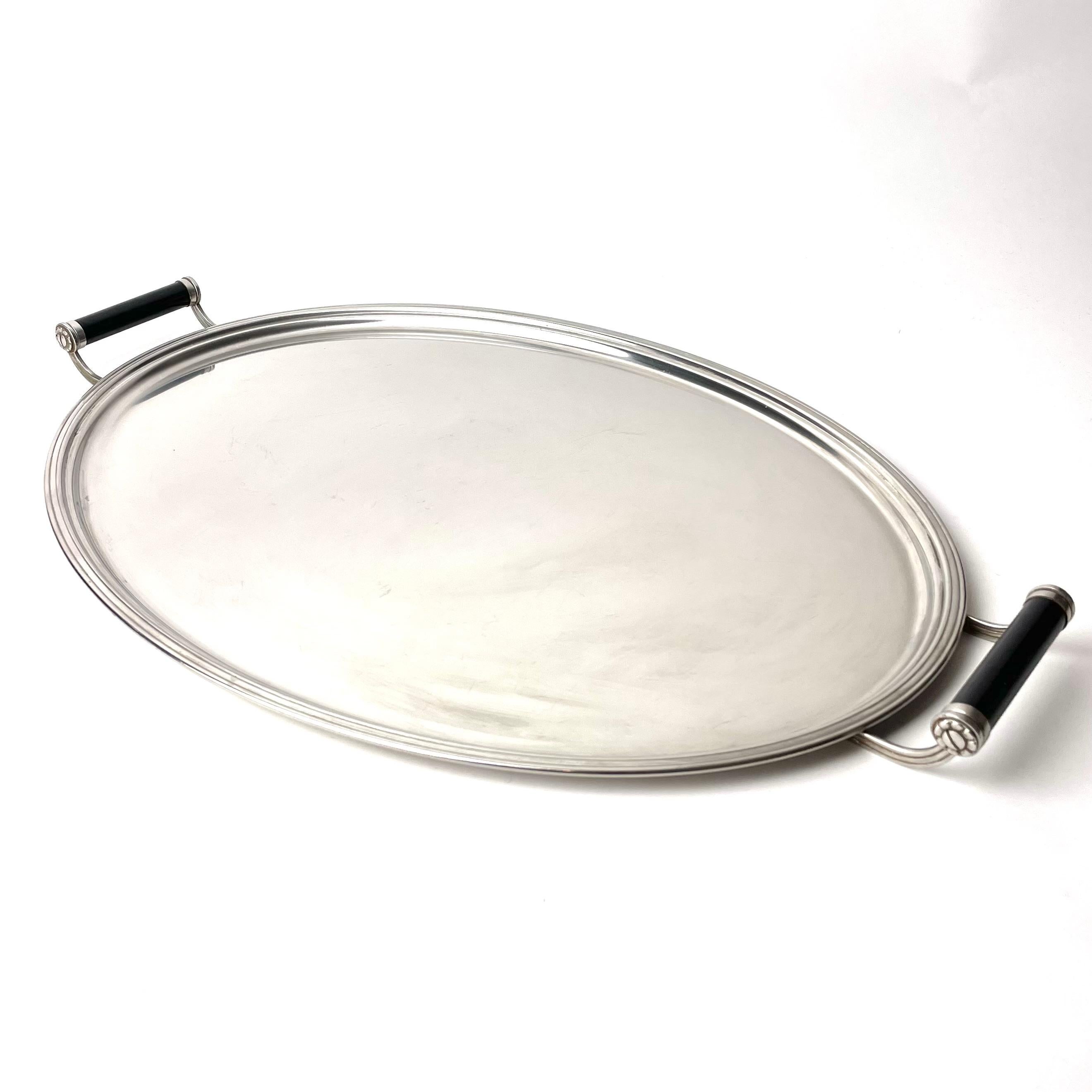 Refined Swedish Grace Tray, Stainless Steel with Bakelite handles, Gense 1930s Sweden.

Made in Sweden during the 1930s in the popular and refined Swedish Grace. Designed and produced by the famous Swedish company Gense, based in Eskilstuna, Sweden.