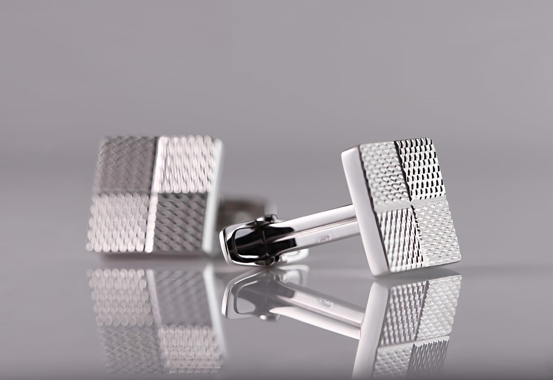 Refined Symmetry: Handcrafted 18kt White Gold Cufflinks In New Condition For Sale In Lugano, CH