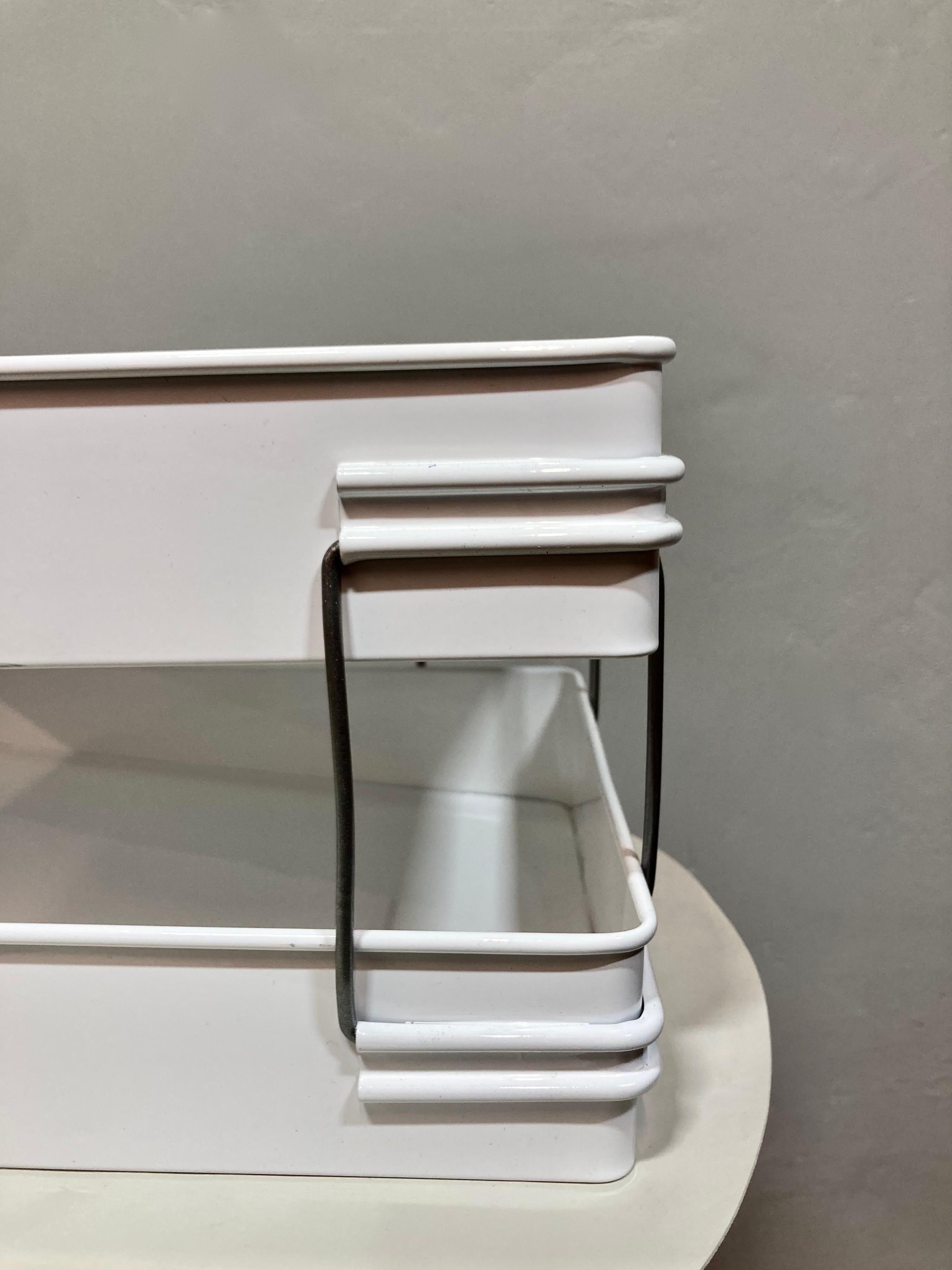 Art Déco Vassoio portacarte a due piani in acciaio degli anni '30 rifinito in vendita