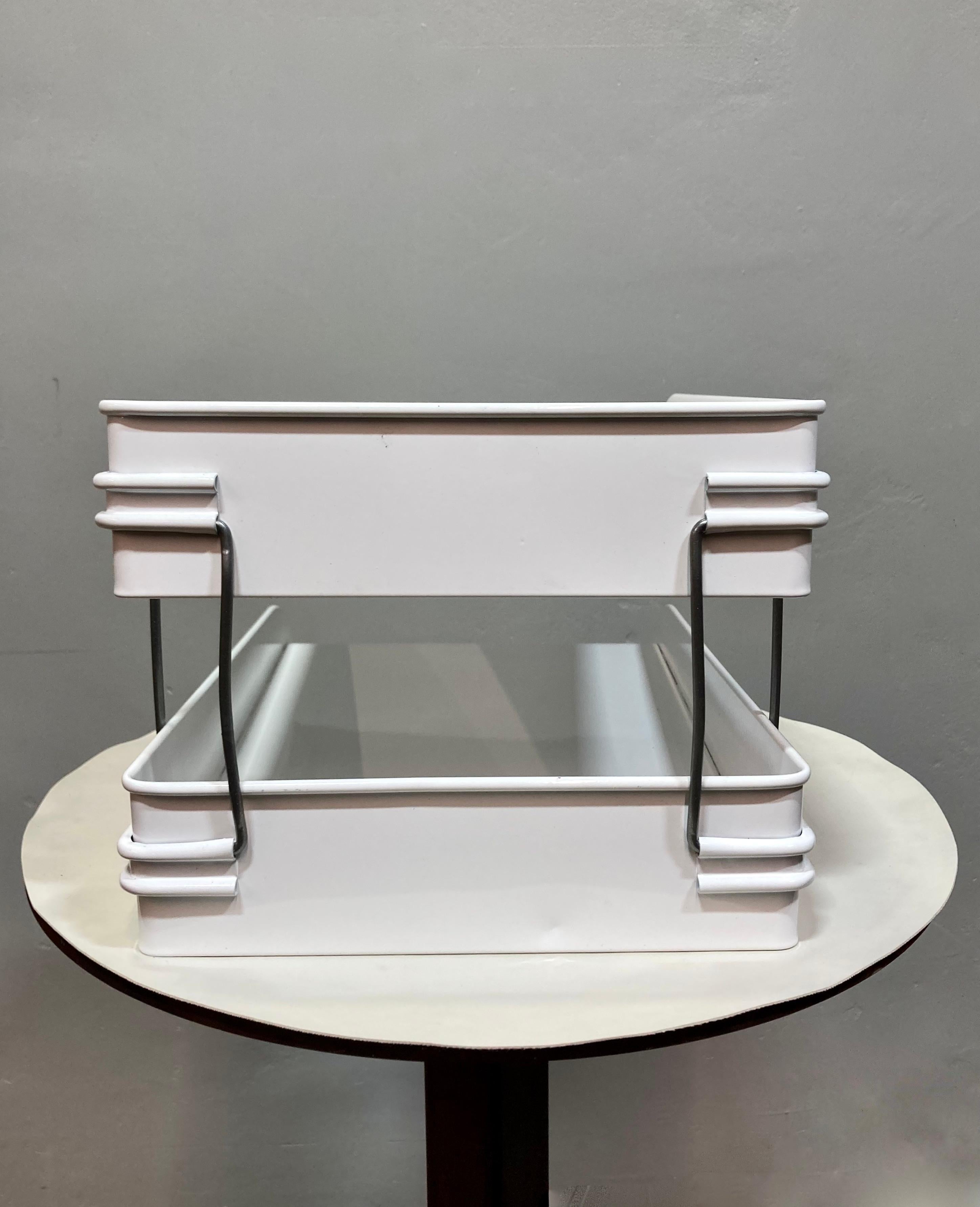 Americano Vassoio portacarte a due piani in acciaio degli anni '30 rifinito in vendita