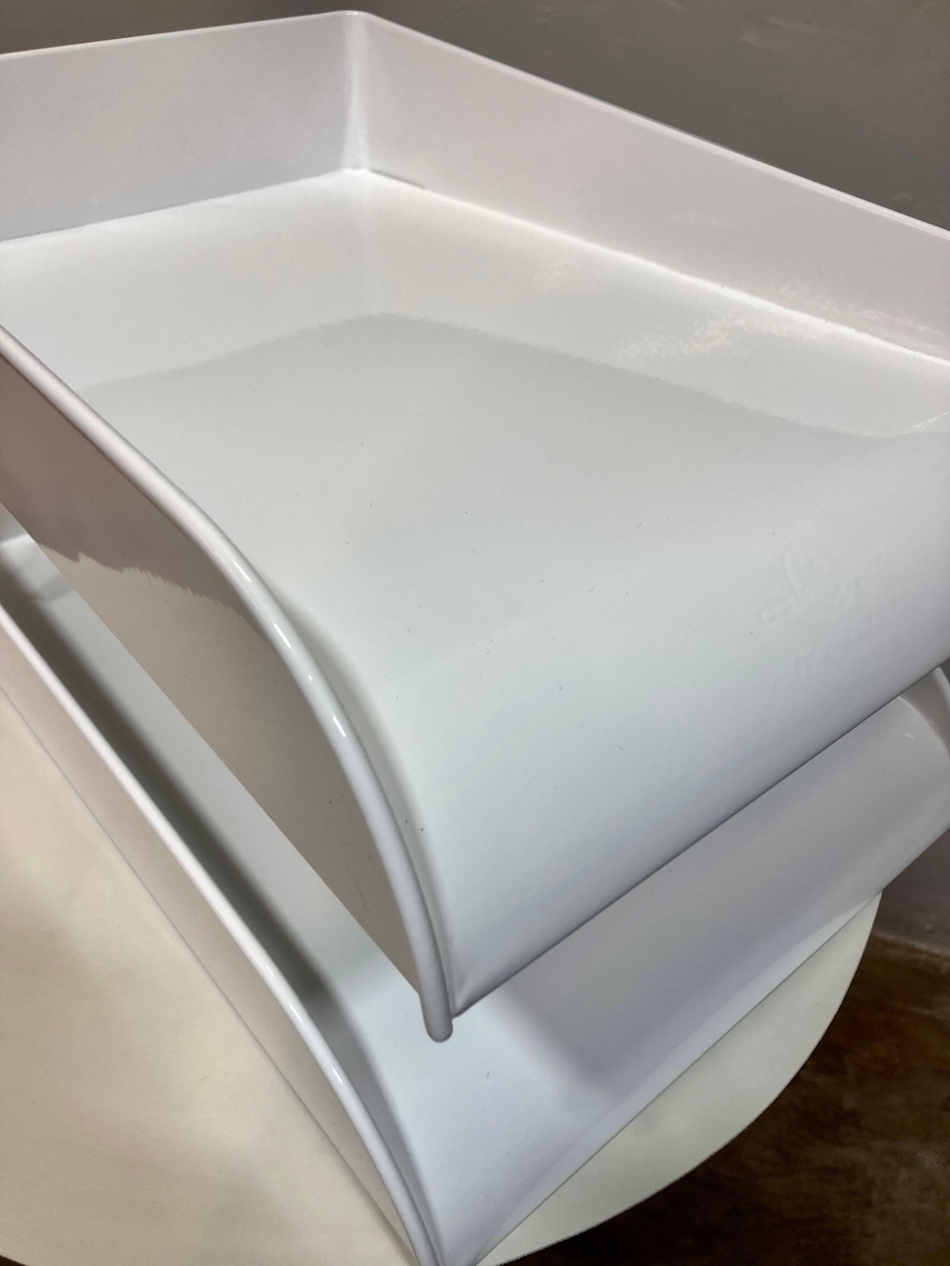 Verniciatura a polvere Vassoio portacarte a due piani in acciaio degli anni '30 rifinito in vendita