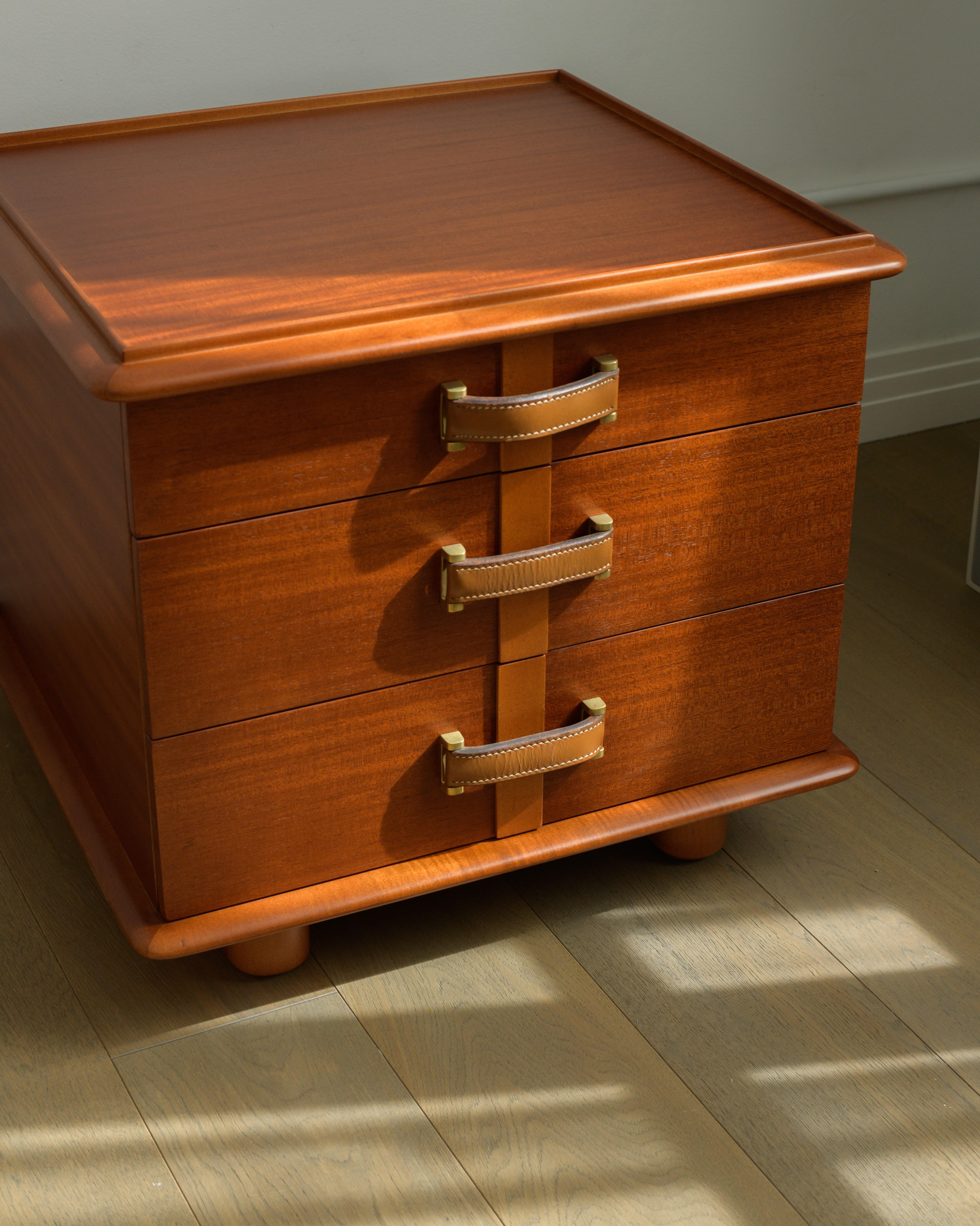Refinished 1940s Paul Frankl Station Wagon Nightstands for Johnson Furniture Co. For Sale 5