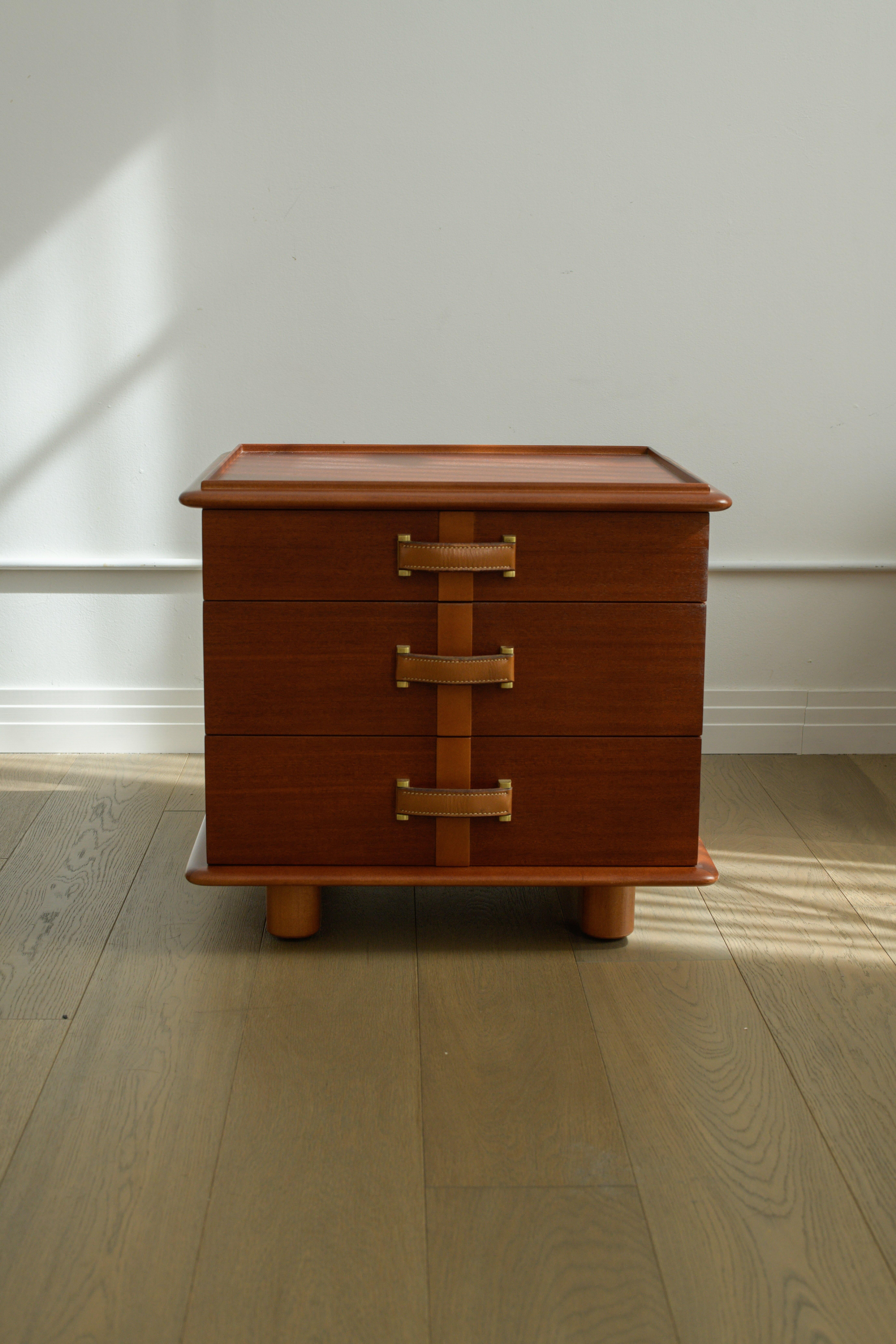 Refinished 1940s Paul Frankl Station Wagon Nightstands for Johnson Furniture Co. For Sale 6