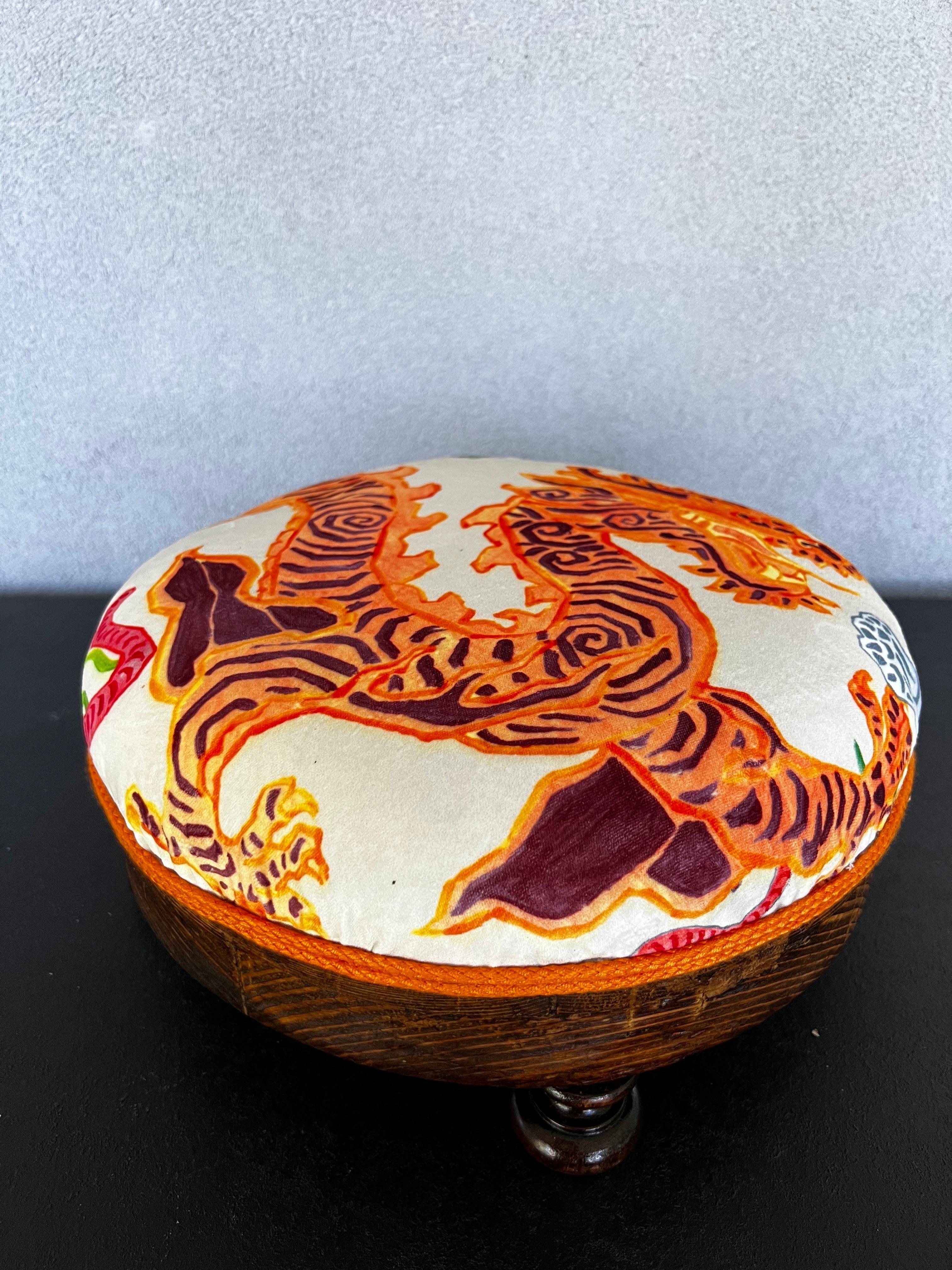 Gorgeous antique footstool that has been fully refinished preserving the original look of the frame,upholstered with an Asian theme velvet with a beautiful dragon in shades of orange with an off white background that gives the perfect contrast