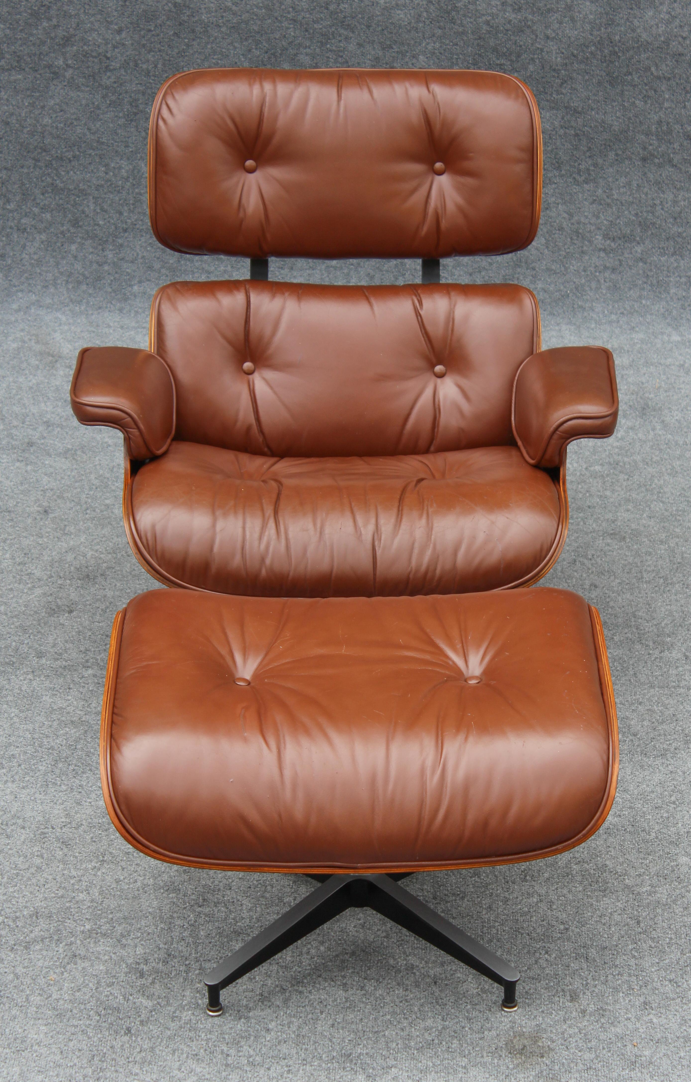 Late 20th Century Refinished Charles & Ray Eames for Herman Miller Rosewood & Leather Lounge Chair