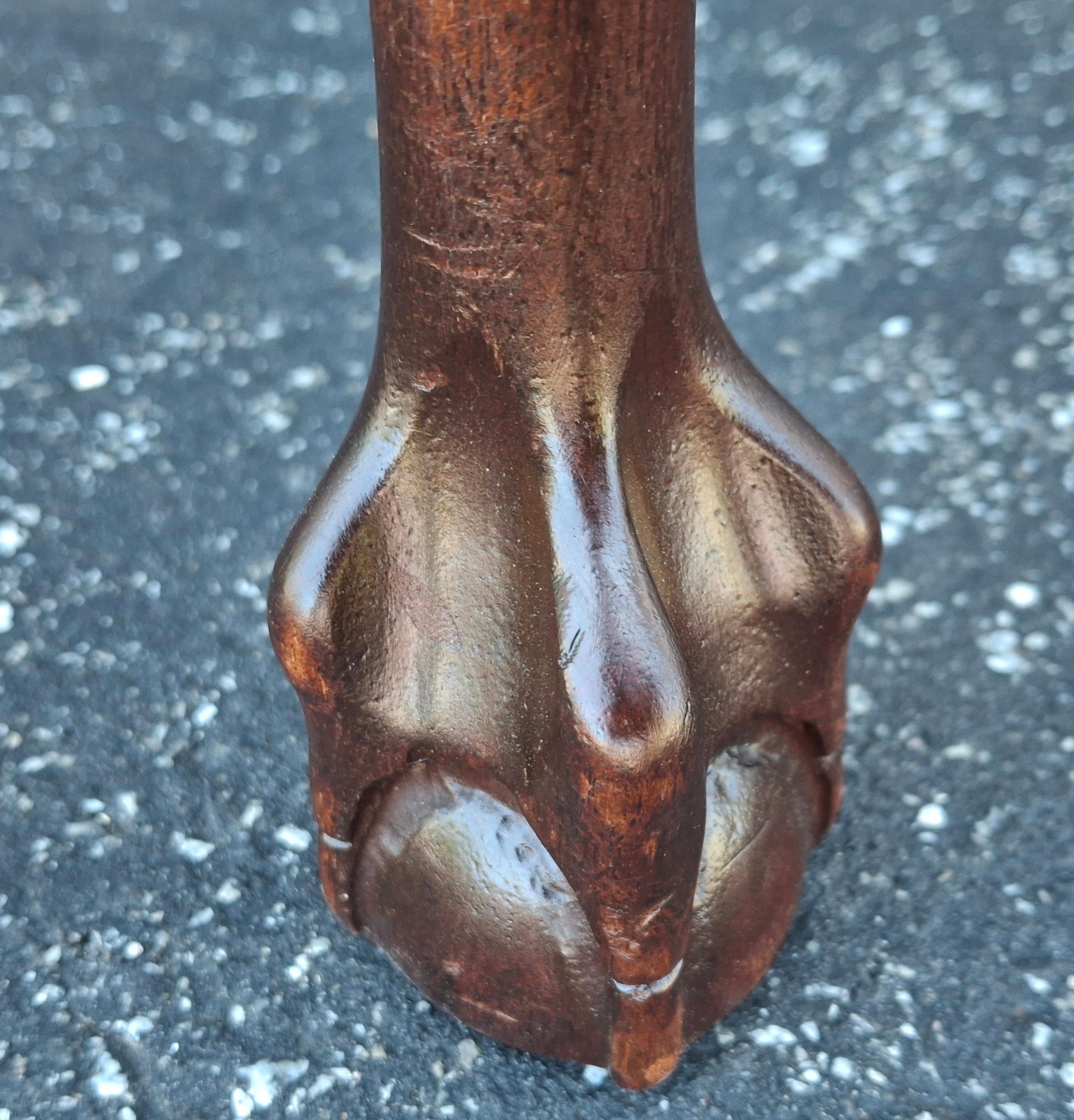 Style Chippendale, finition raffinée  Table basse à pieds Ball and Claw Gallery en acajou en vente 2